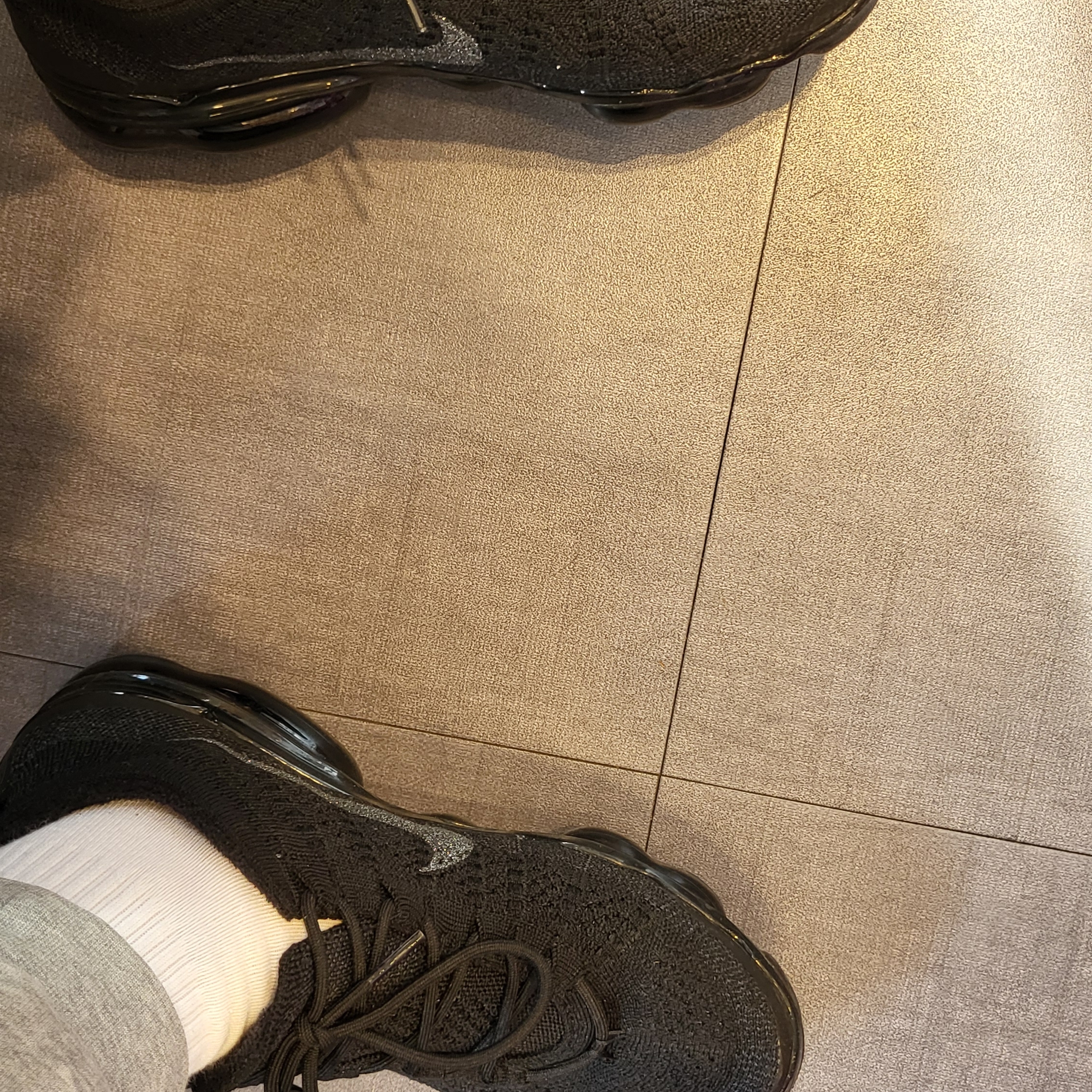 Nike Air VaporMax 2023 Flyknit Triple Black 착용 스타일