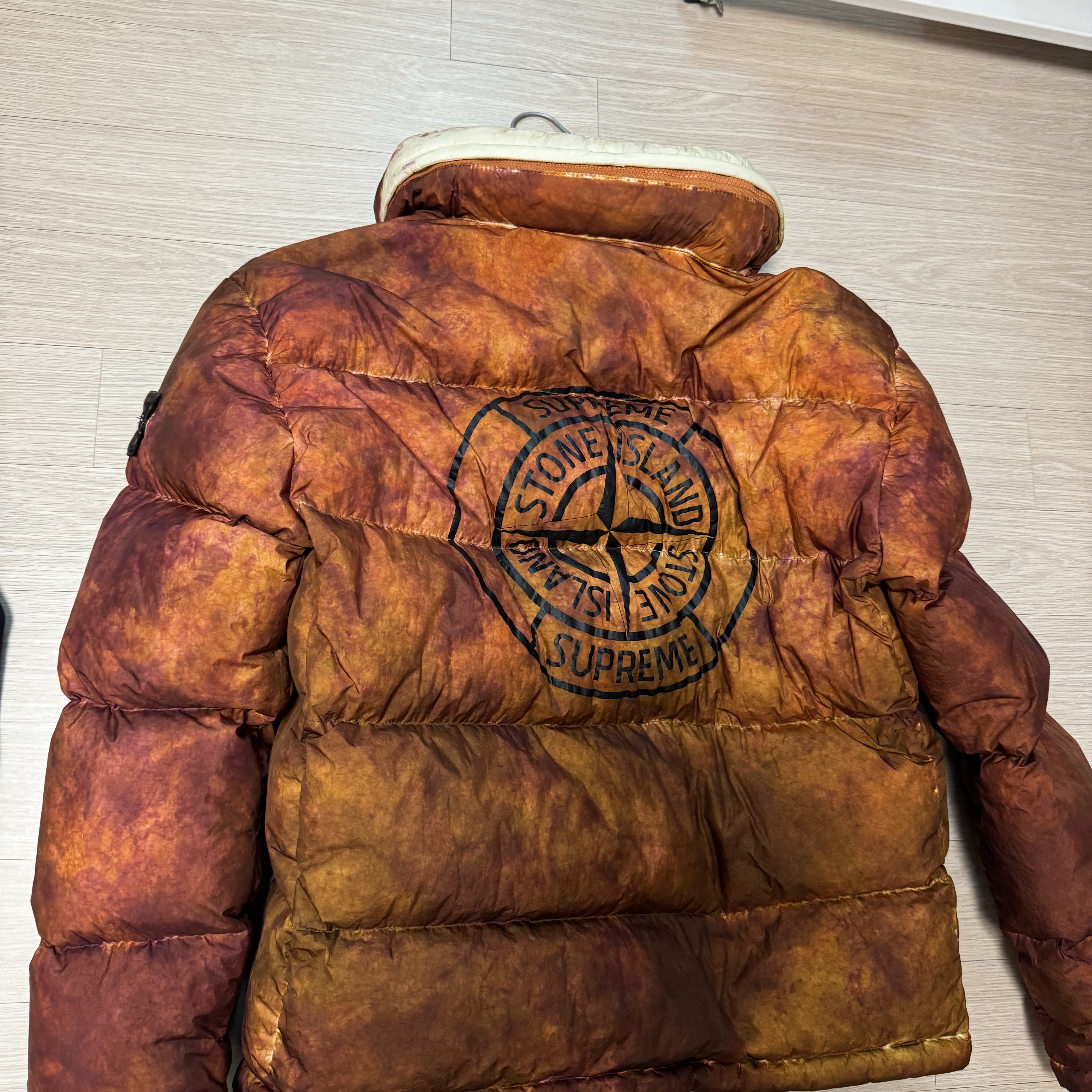 Chrome Hearts Cemetery Hollywood Fleece Zip-Up Hoodie Black, Supreme x Stone Island Painted Camo Crinkle Down Jacket Coral - 20FW 착용 스타일 - 4