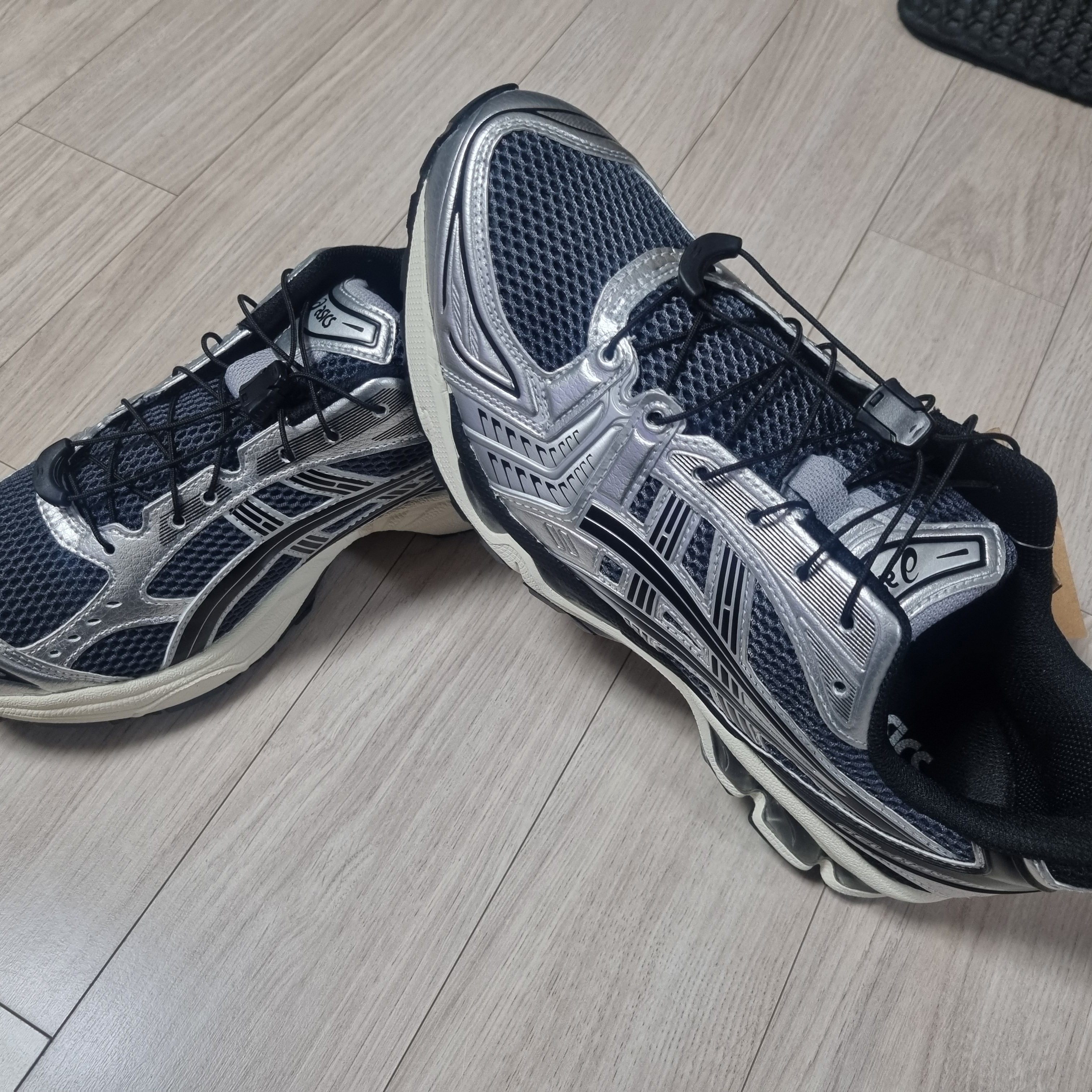 Asics Unlimited Gel-Kayano 14 Carrier Grey Black 착용 스타일 - 2