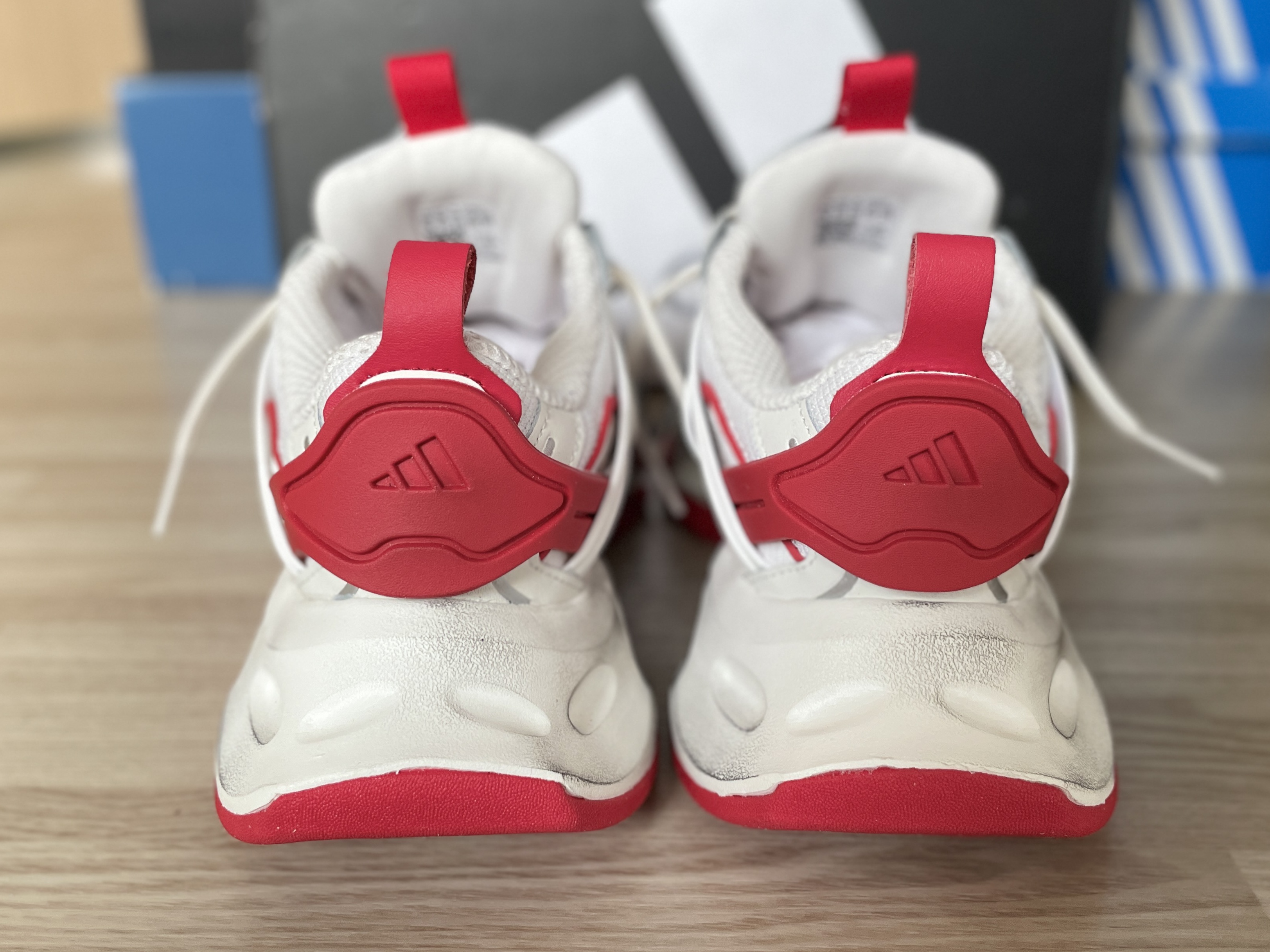 Adidas Vento XLG Deluxe Sneakers White Red 착용 스타일 - 3