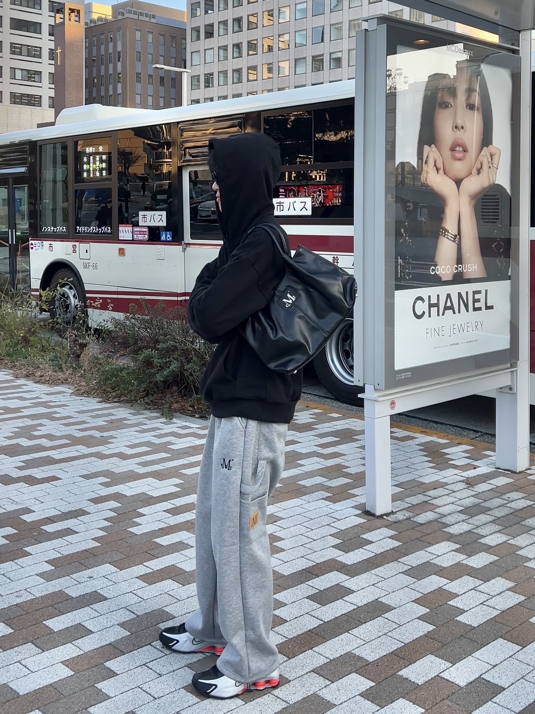 MUCENT Major Hood T Ivory, Nike Shox R4 Metallic Silver Red 착용 스타일 - 3