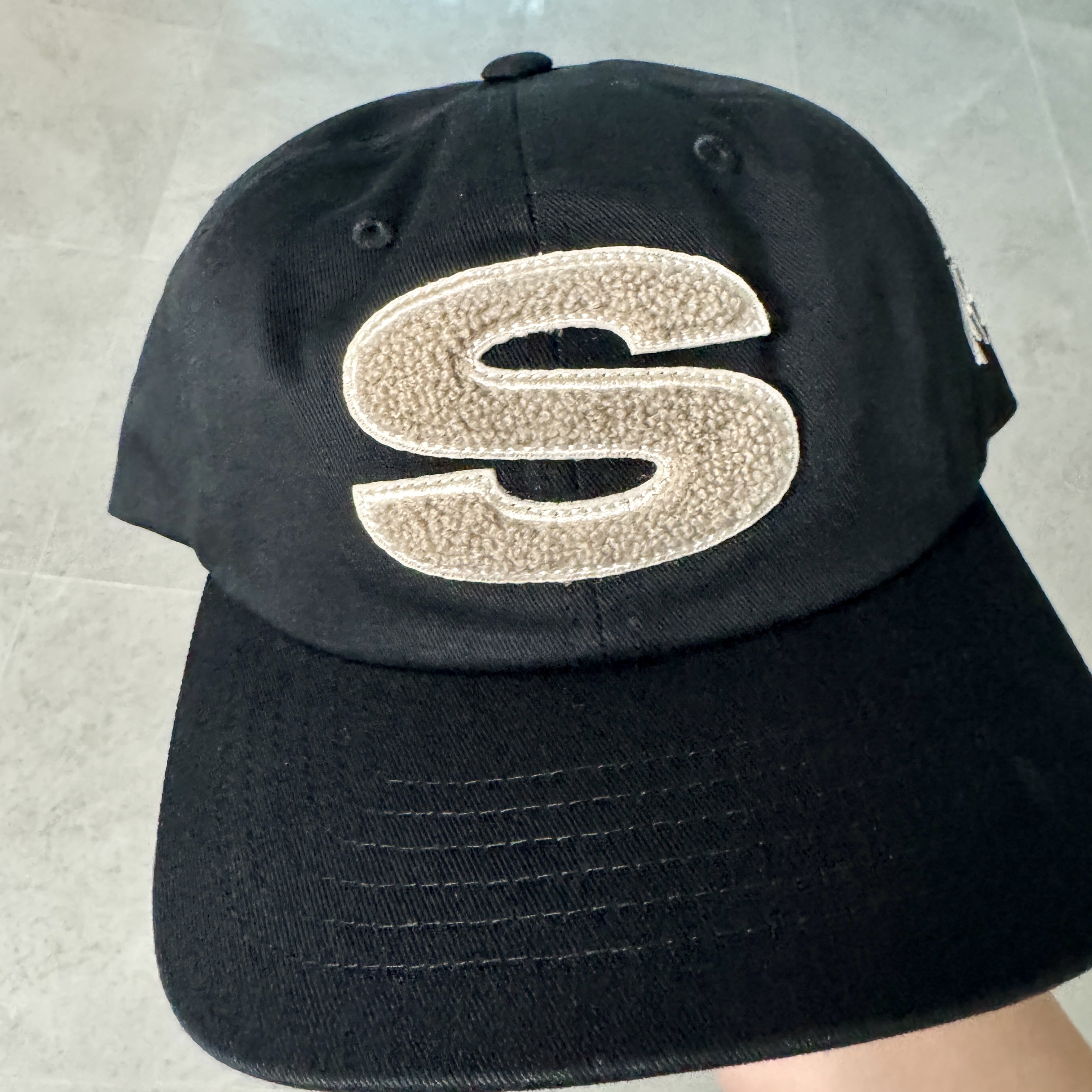 Stussy Chenille S Low Pro Cap Shadow, Stussy Buana Pigment Dyed T-Shirt Natural 착용 스타일 - 1