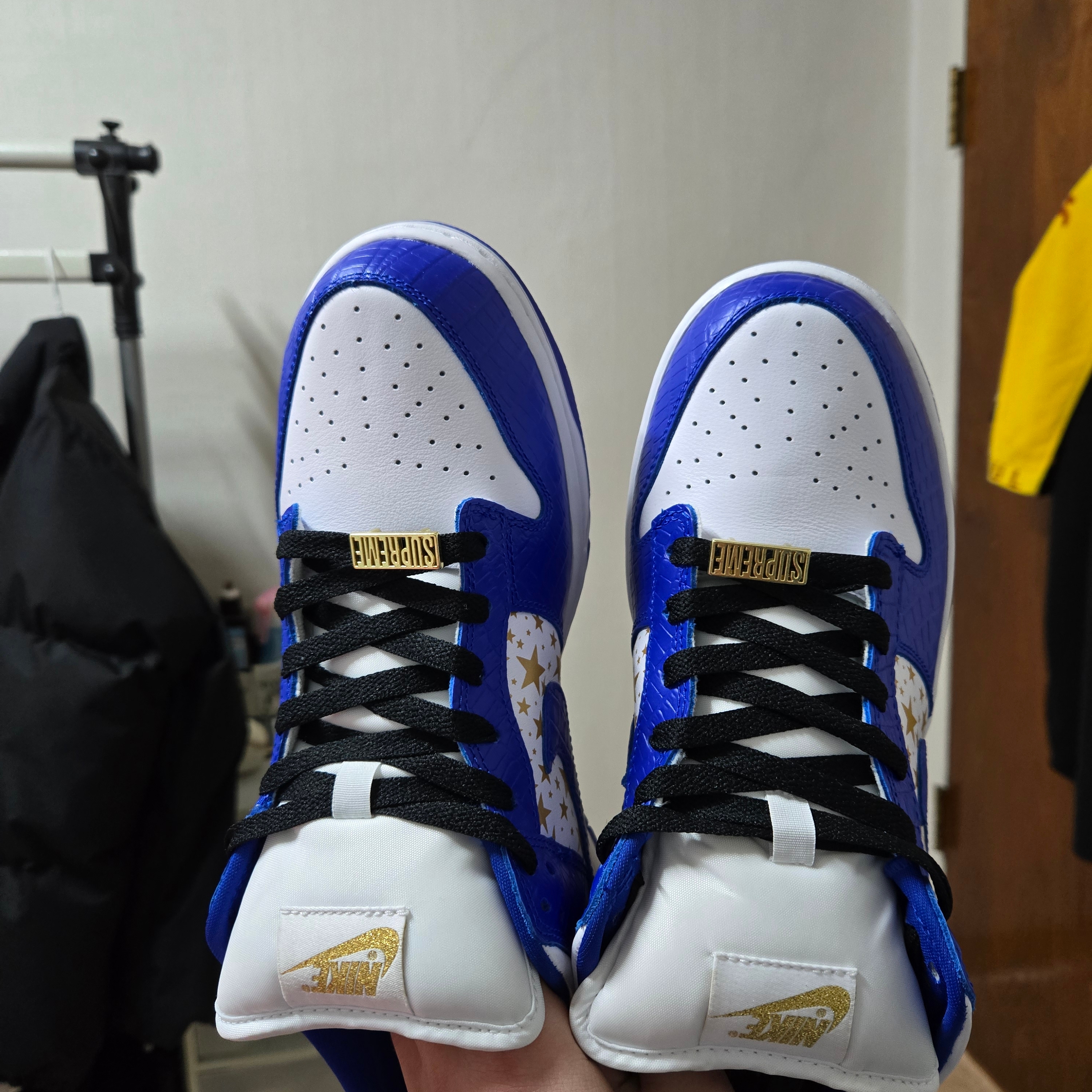 Nike x Supreme SB Dunk Low Hyper Blue 착용 스타일