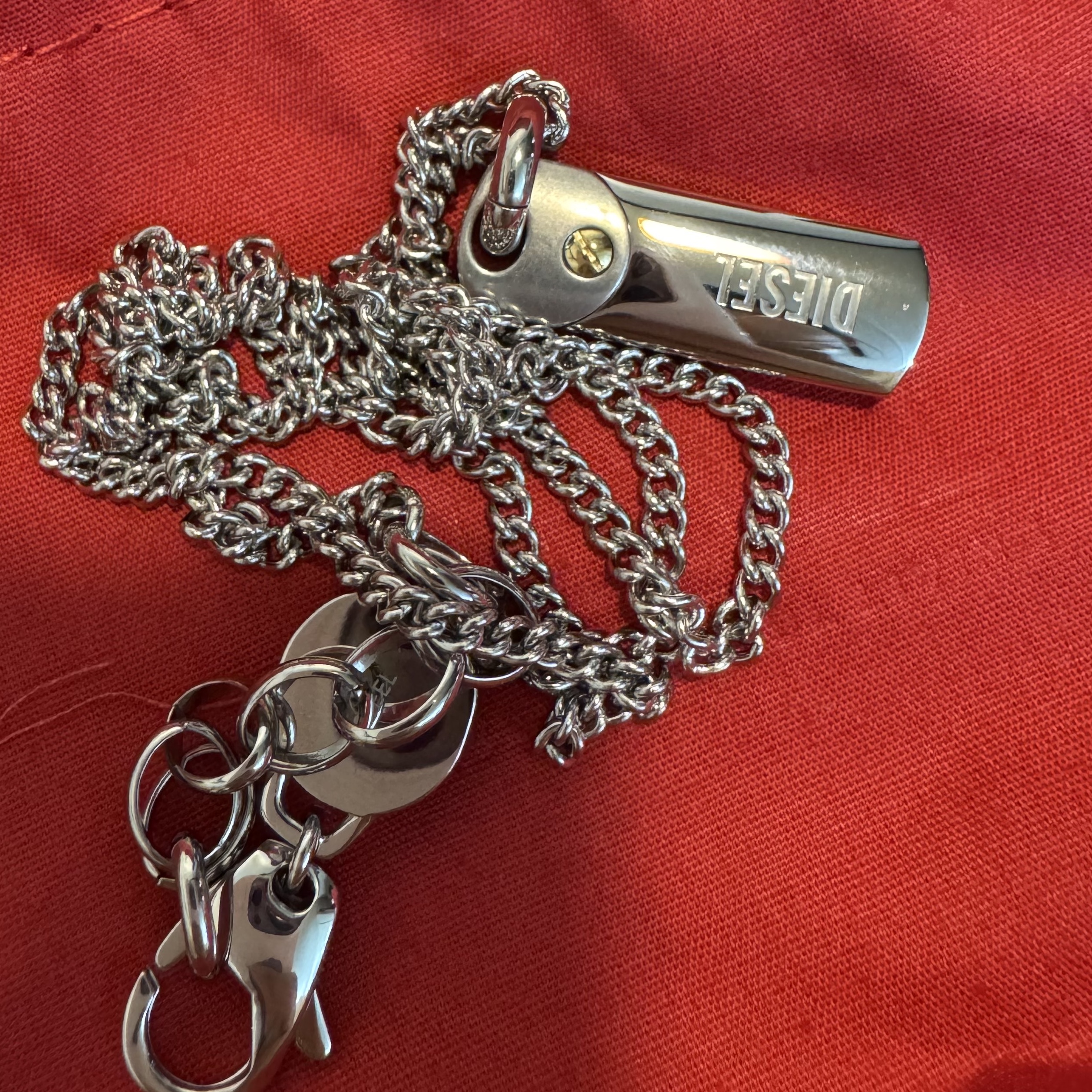 Diesel Dx1116040 Single Pendant Necklace Silver 착용 스타일