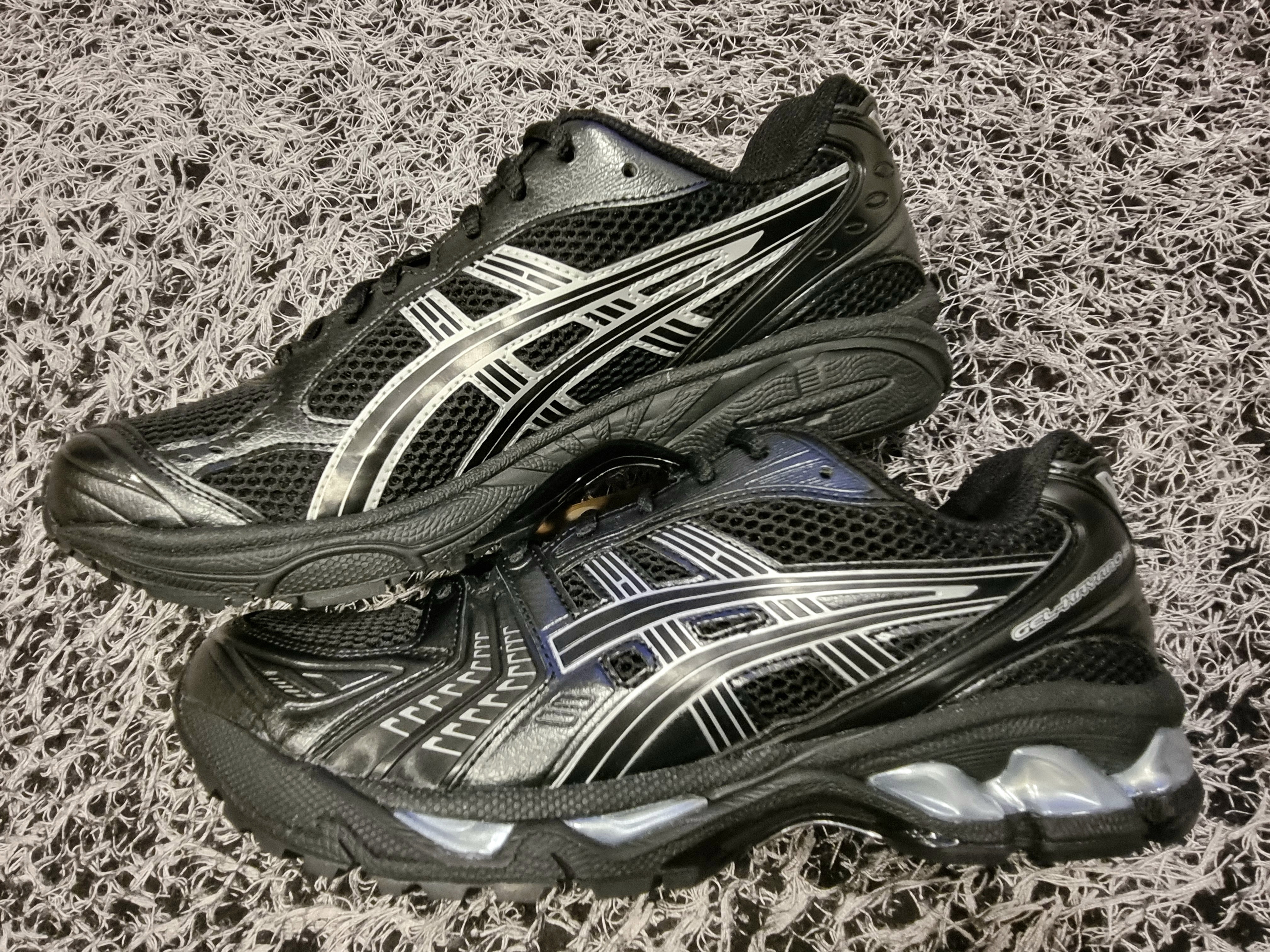 Asics Gel-Kayano 14 Black Pure Silver 착용 스타일 - 3