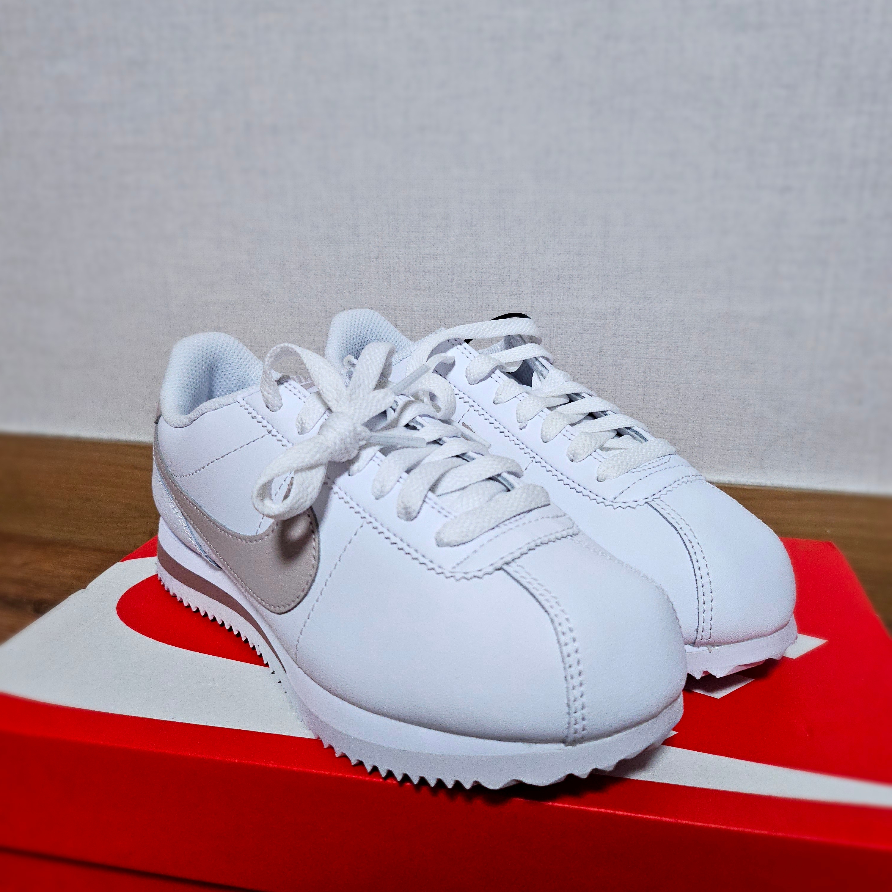 (W) Nike Cortez White Platinum Violet 착용 스타일 - 1