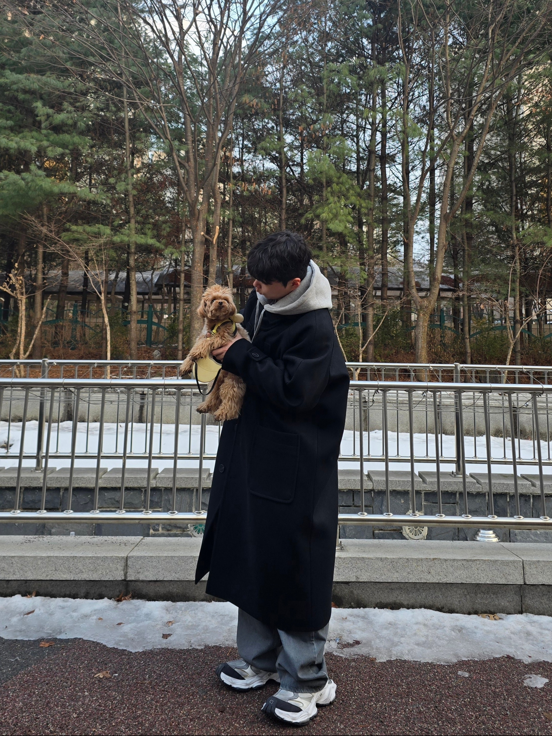 Undermycar Legion.02 Balmacaan Oversized Wool Coat Black, Balenciaga Cargo Sneakers White Grey 착용 스타일