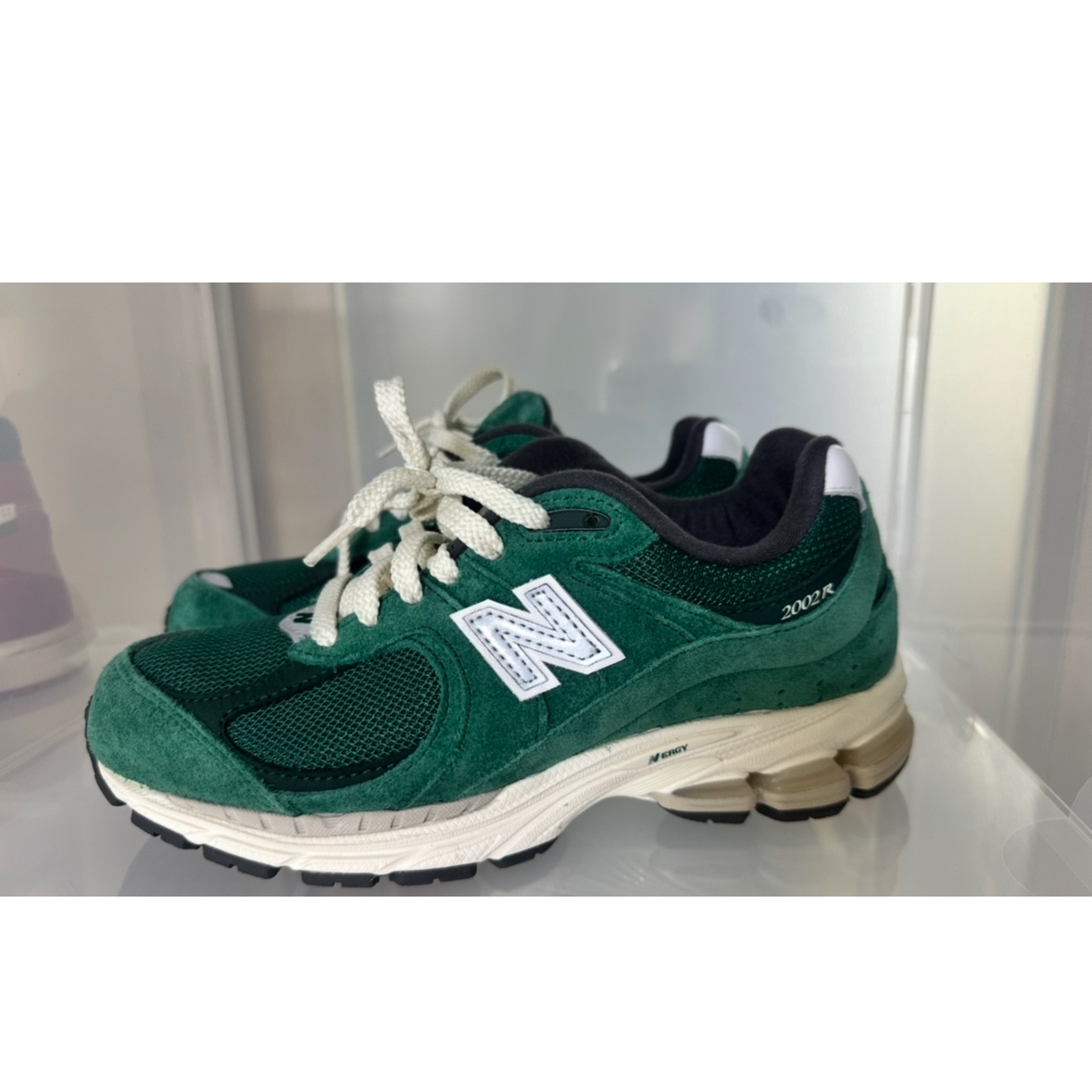 New Balance 2002R Nightwatch Green 착용 스타일