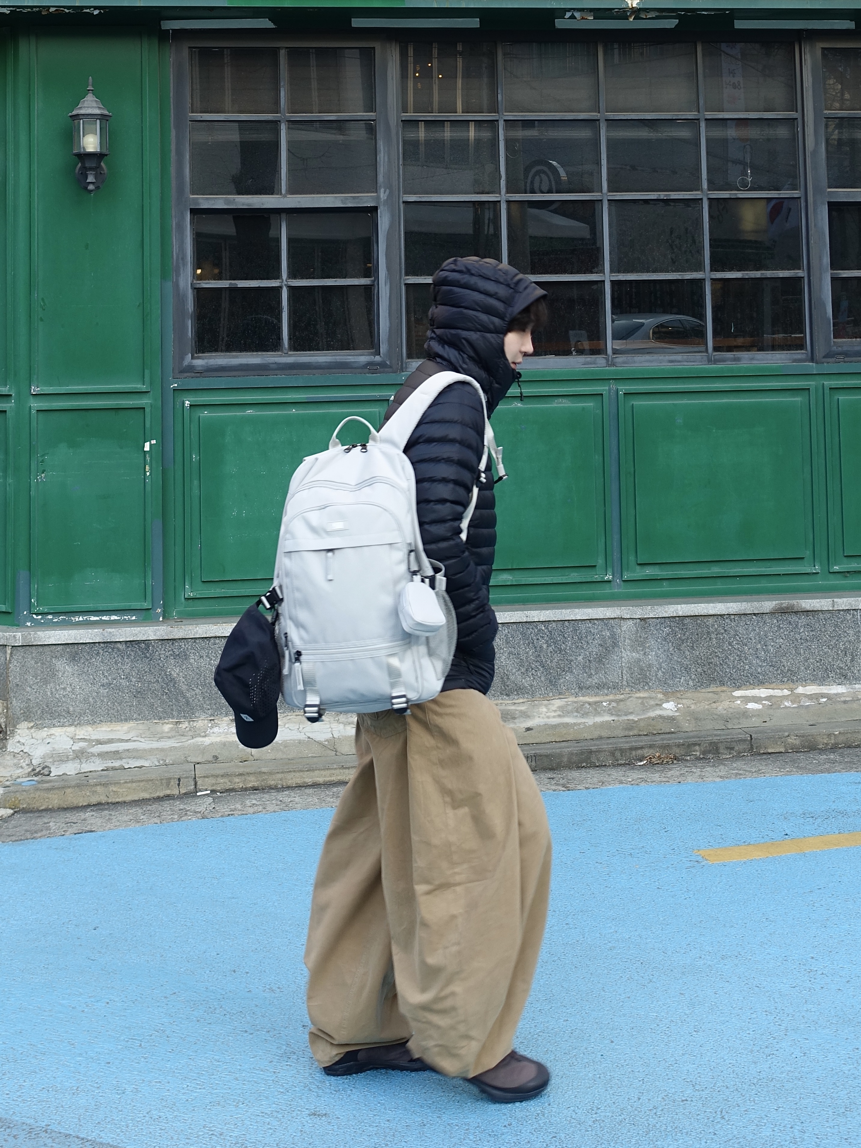 Rab Microlight Alpine Jacket Black, On Running Lightweight Cap Black 착용 스타일 - 4