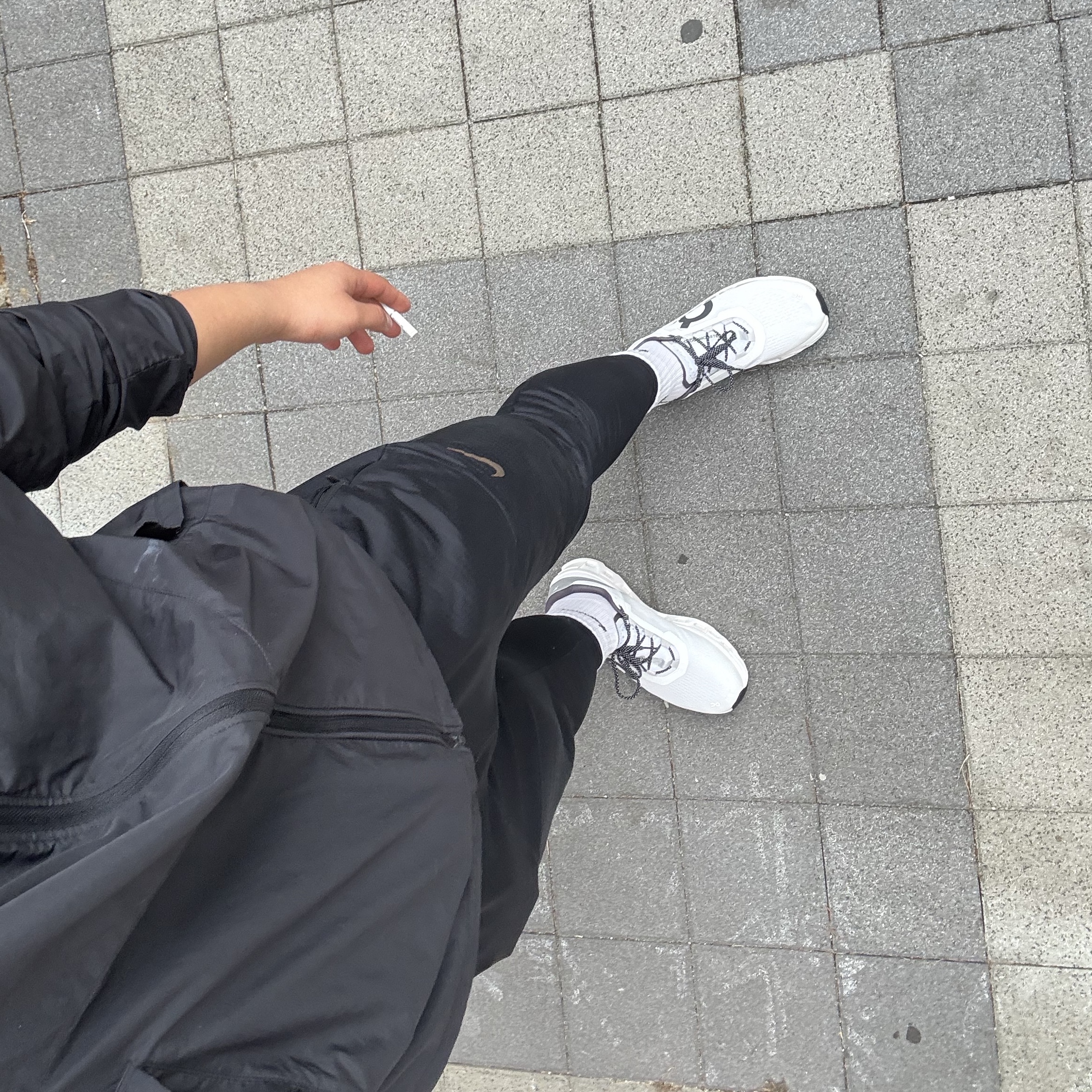 On Running Cloudmonster All White 착용 스타일