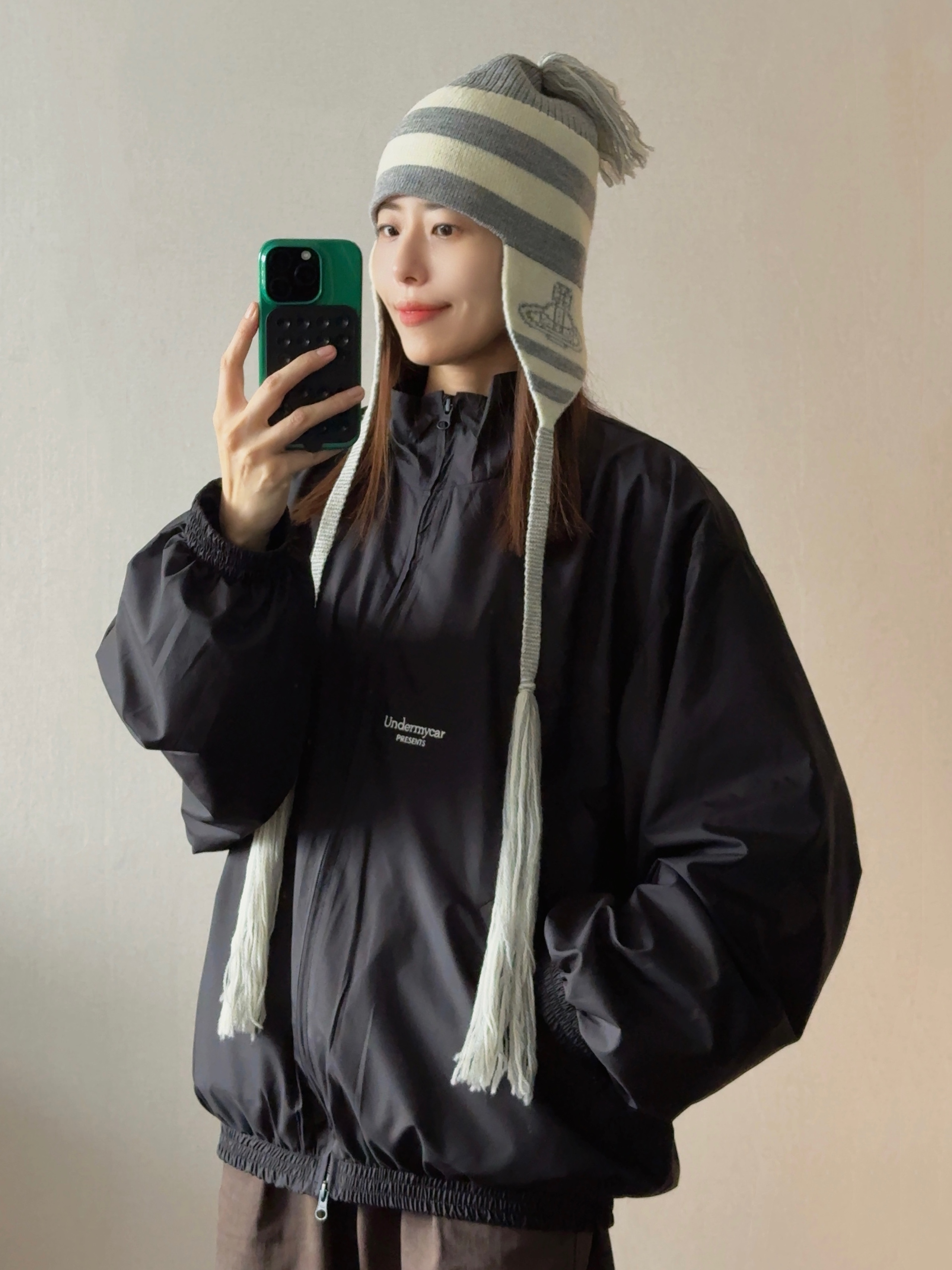 Vivienne Westwood Orb Watch with Flap Gray, Undermycar Mu.24 Anti Fxxking Logo Play Crop Zip-up Jacket Black 착용 스타일 - 1