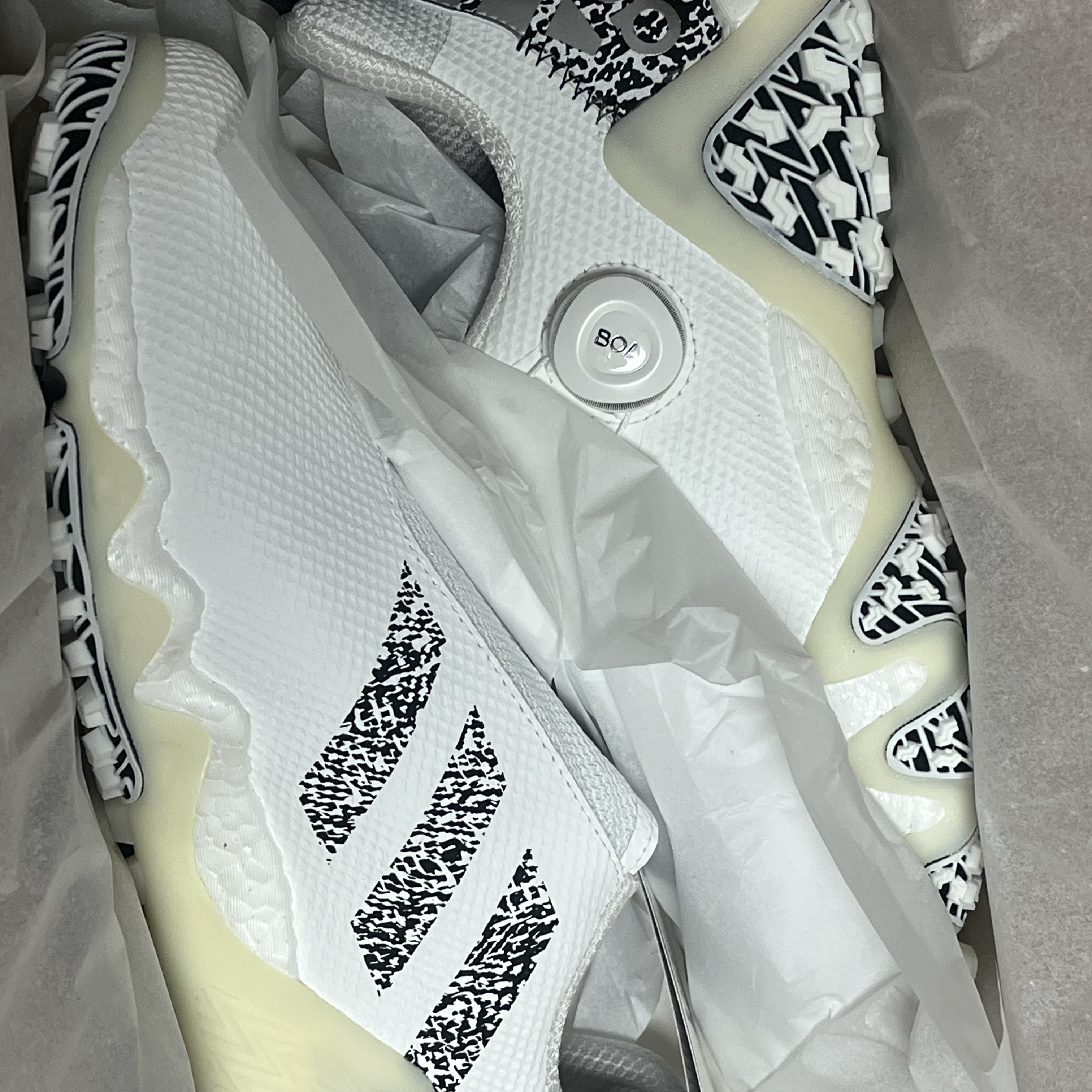 Adidas CodeChaos 22 Boa Spikeless Cloud White Core Black 착용 스타일