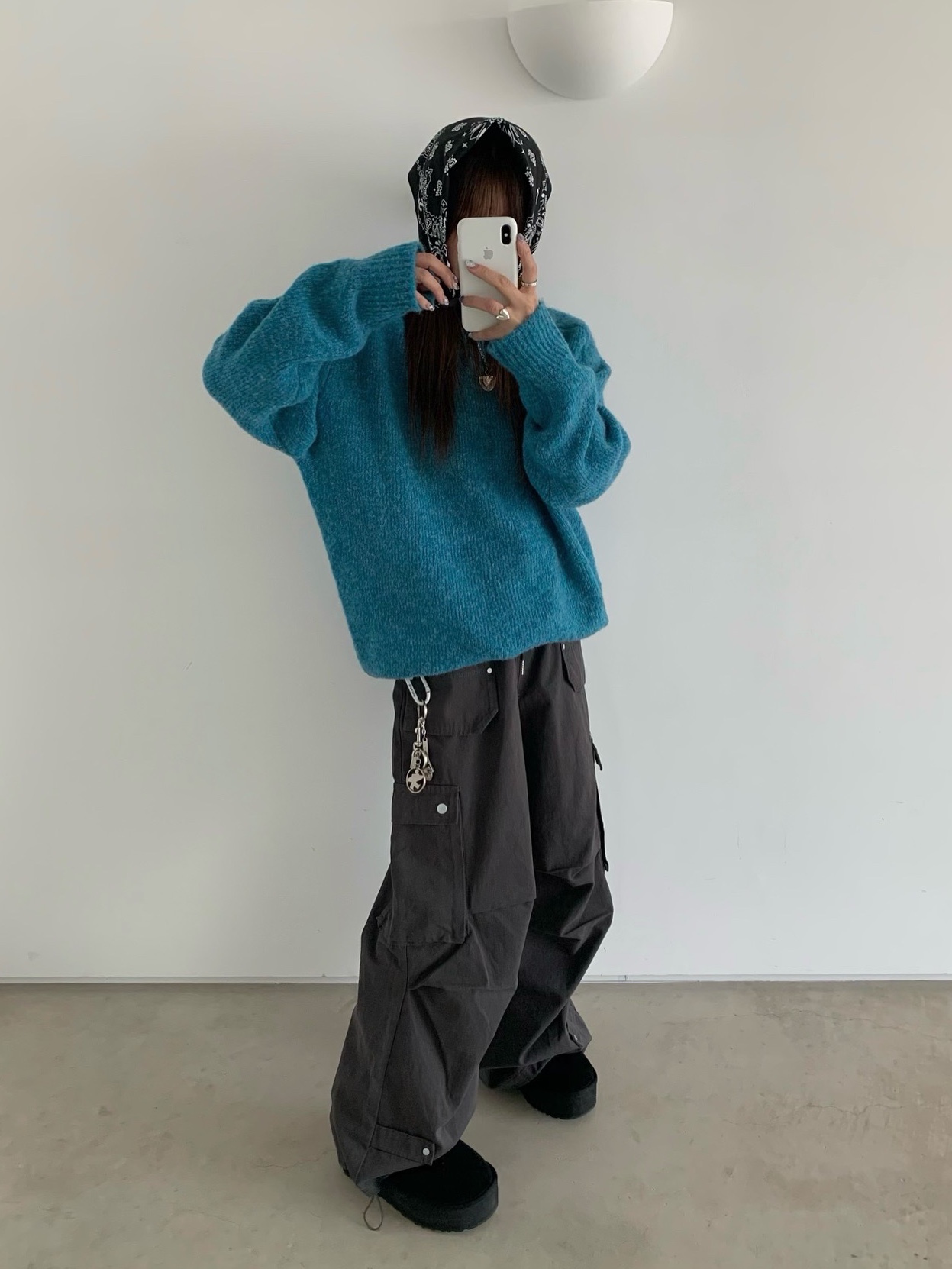 Stussy Surfman Keychain Silver, (W) UGG Classic Mini Platform Boots Black 착용 스타일