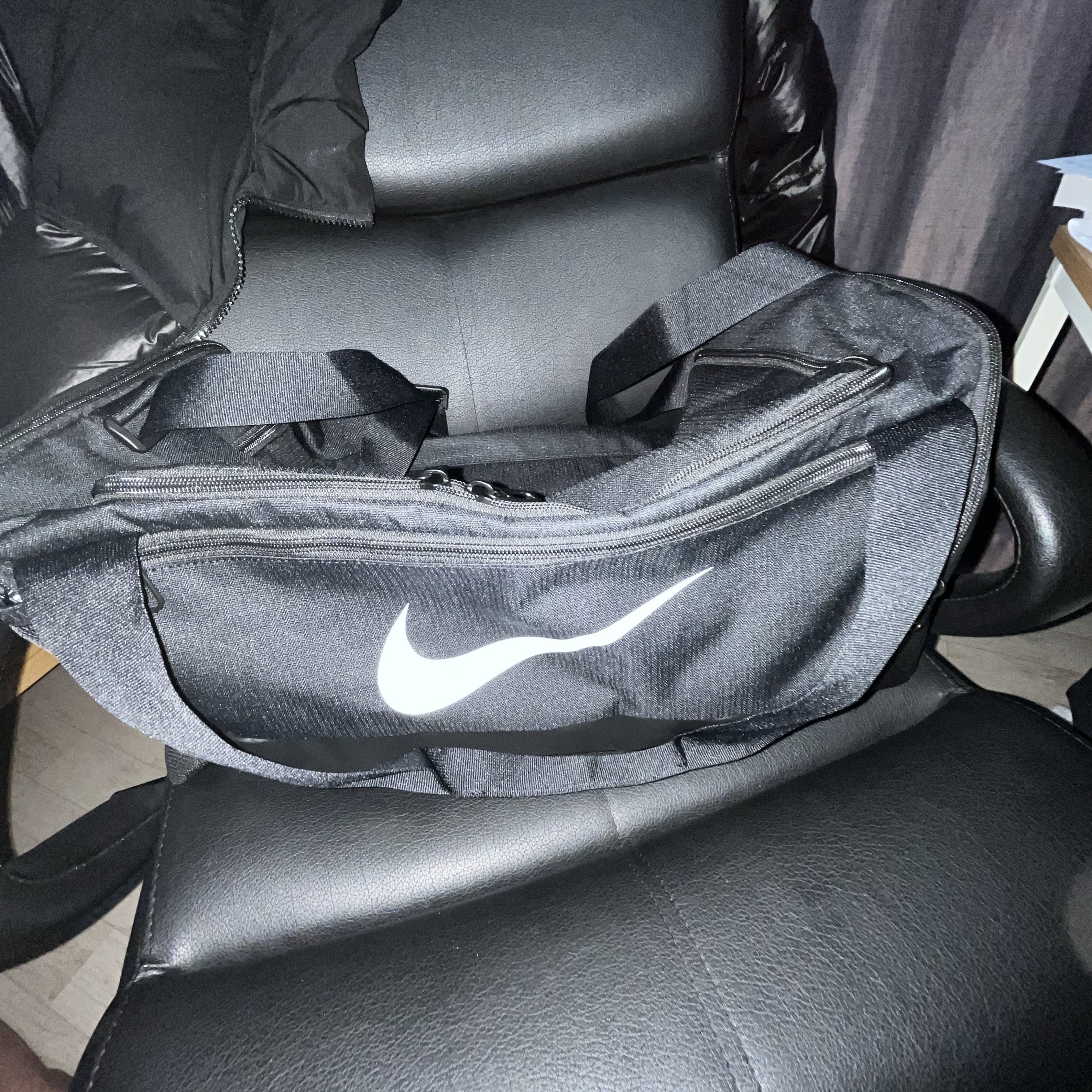 Nike Brasilia 9.5 Training Duffle Bag Small 41L Black 착용 스타일