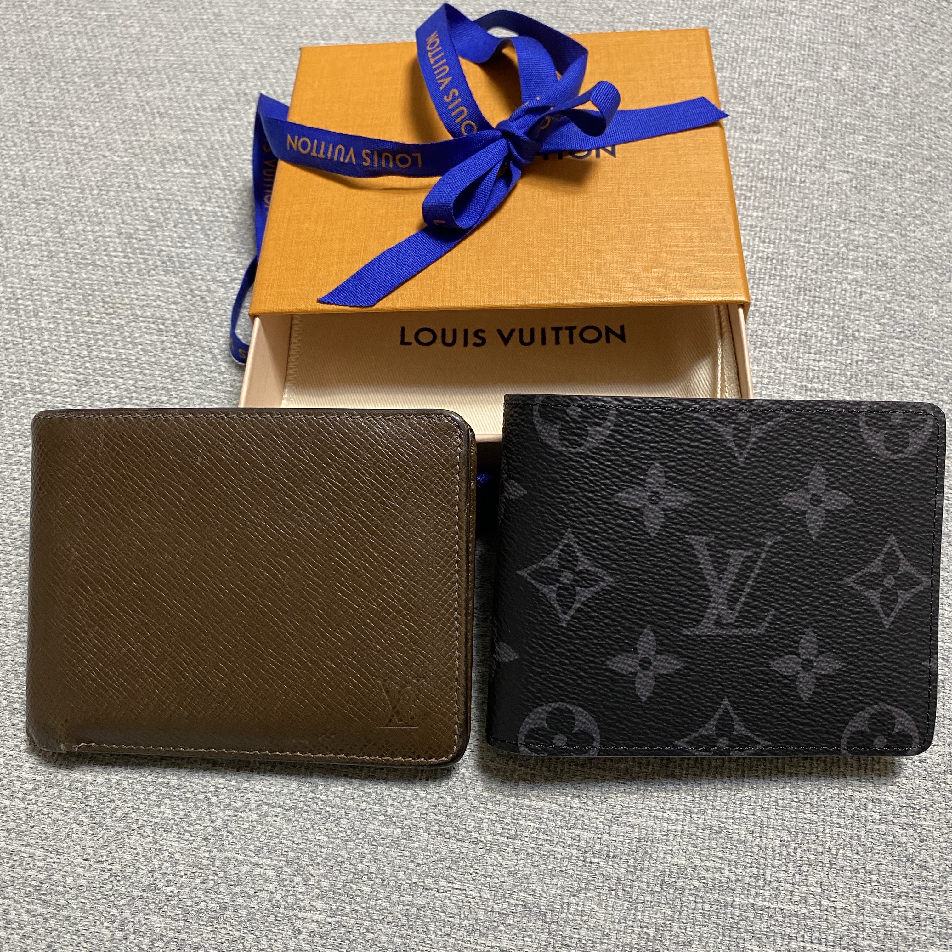 Louis Vuitton Slender Wallet Monogram Eclipse 착용 스타일
