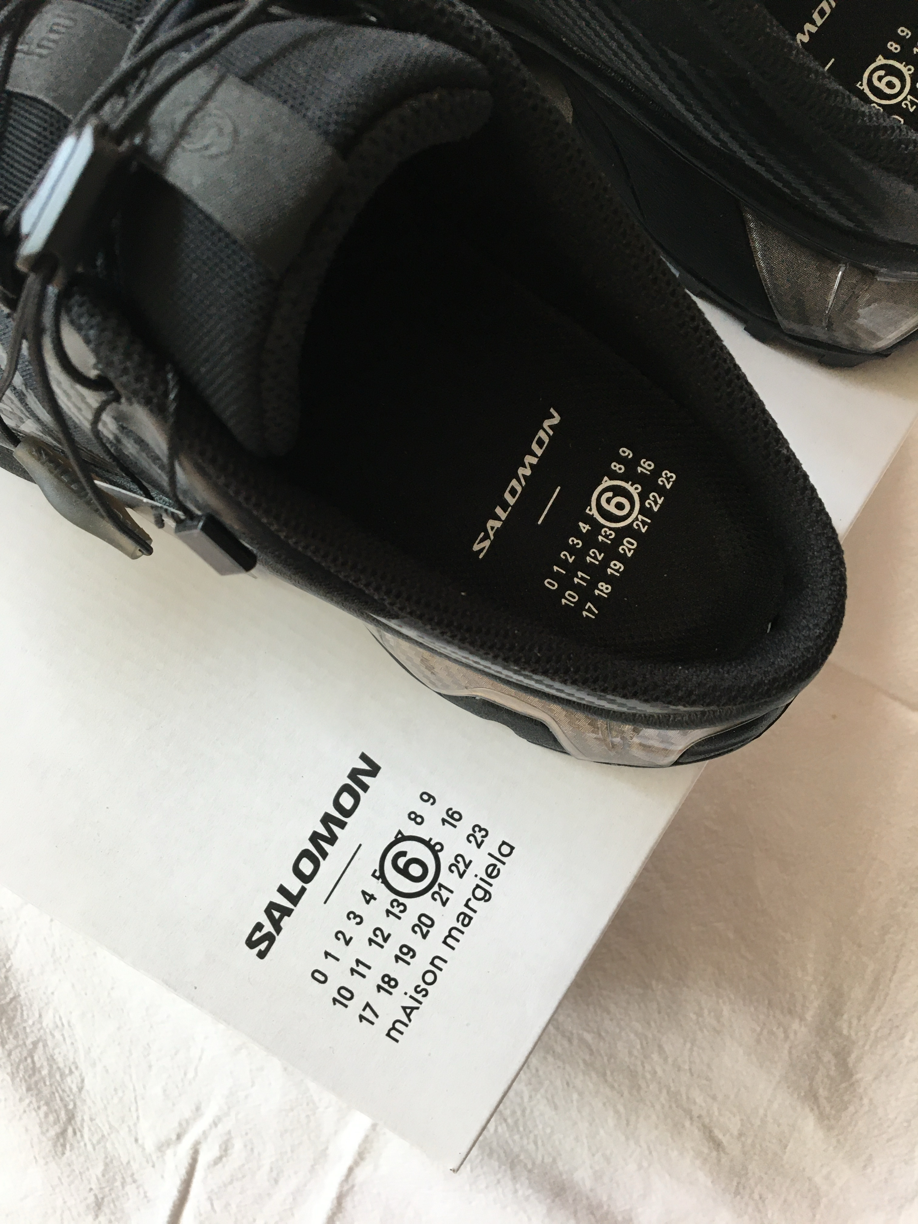 Salomon x MM6 Maison Margiela XT-4 Mule Black 착용 스타일 - 3
