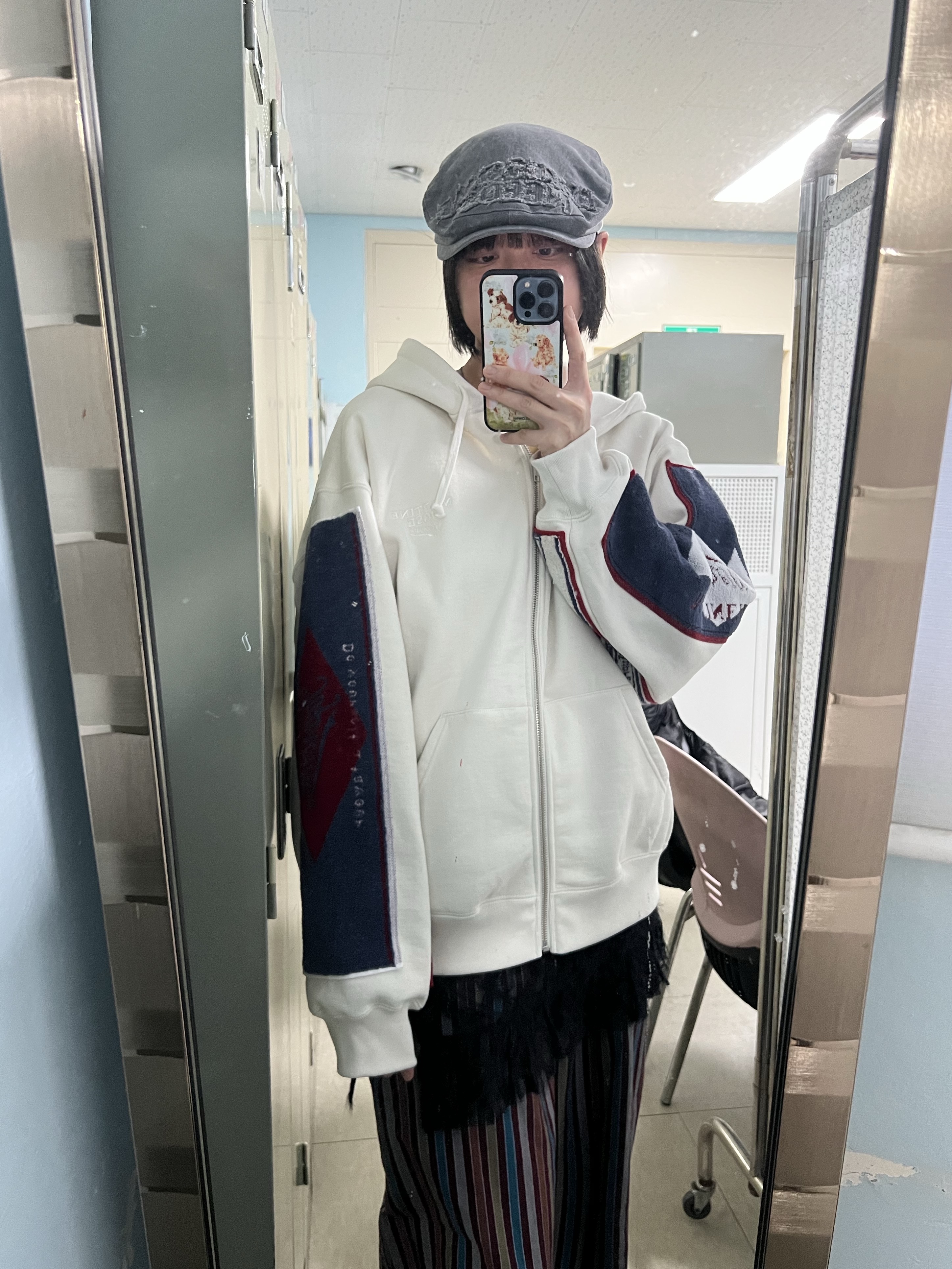 슈프림 x 마틴 로즈 타월 집업 후드 스웨트셔츠 화이트 - 24FW, 로아 하이킹 카타리나 블랙 착용 스타일 - 2