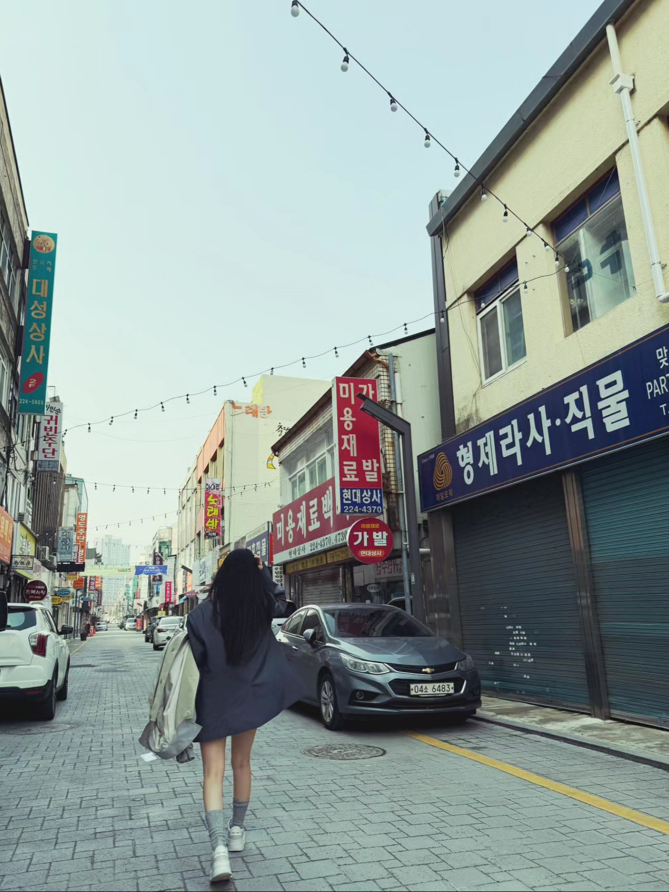 (W) 셀린느 웨지 아웃솔 블록 스니커즈 옵틱 화이트 착용 스타일 - 3