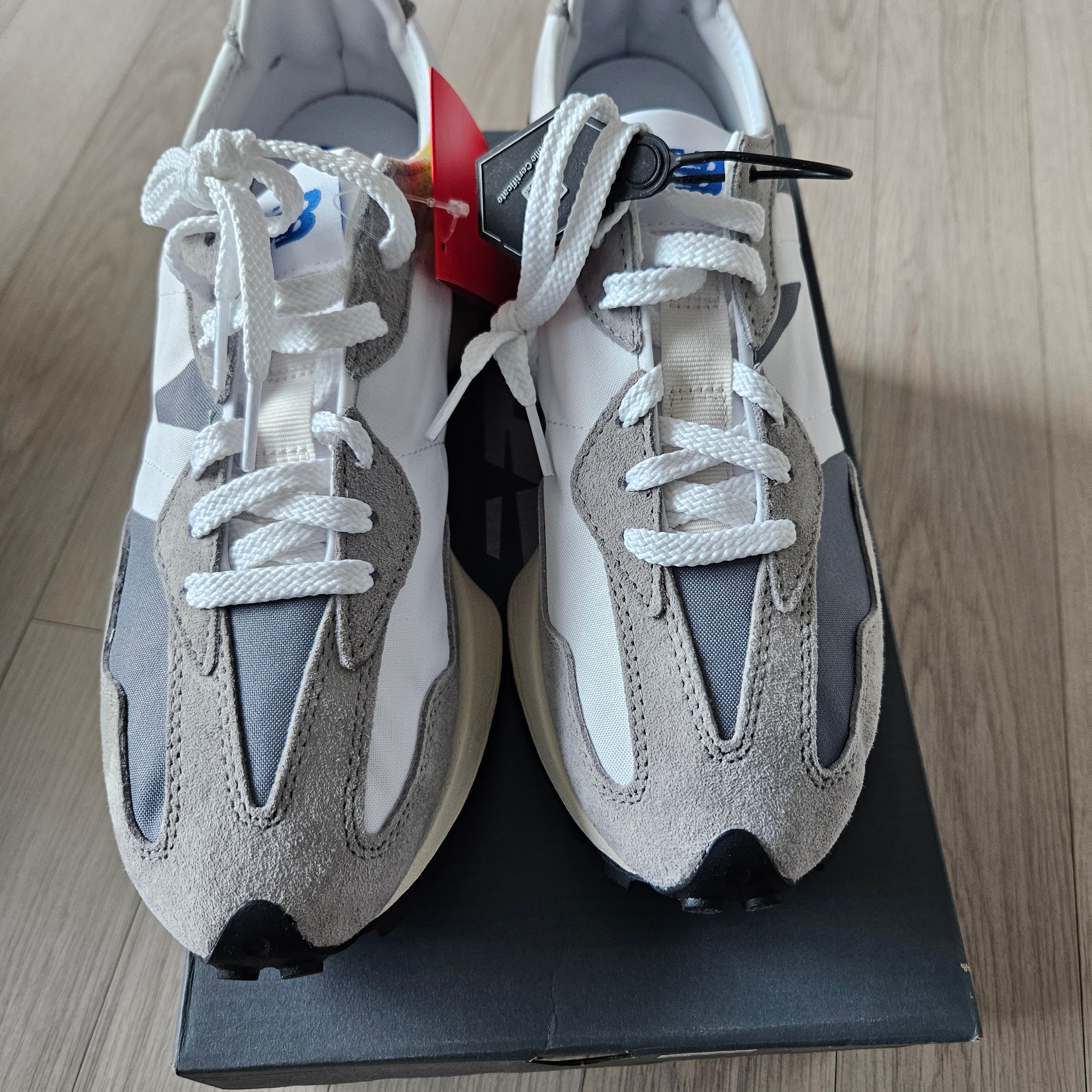 New Balance 327 Grey 착용 스타일 - 3
