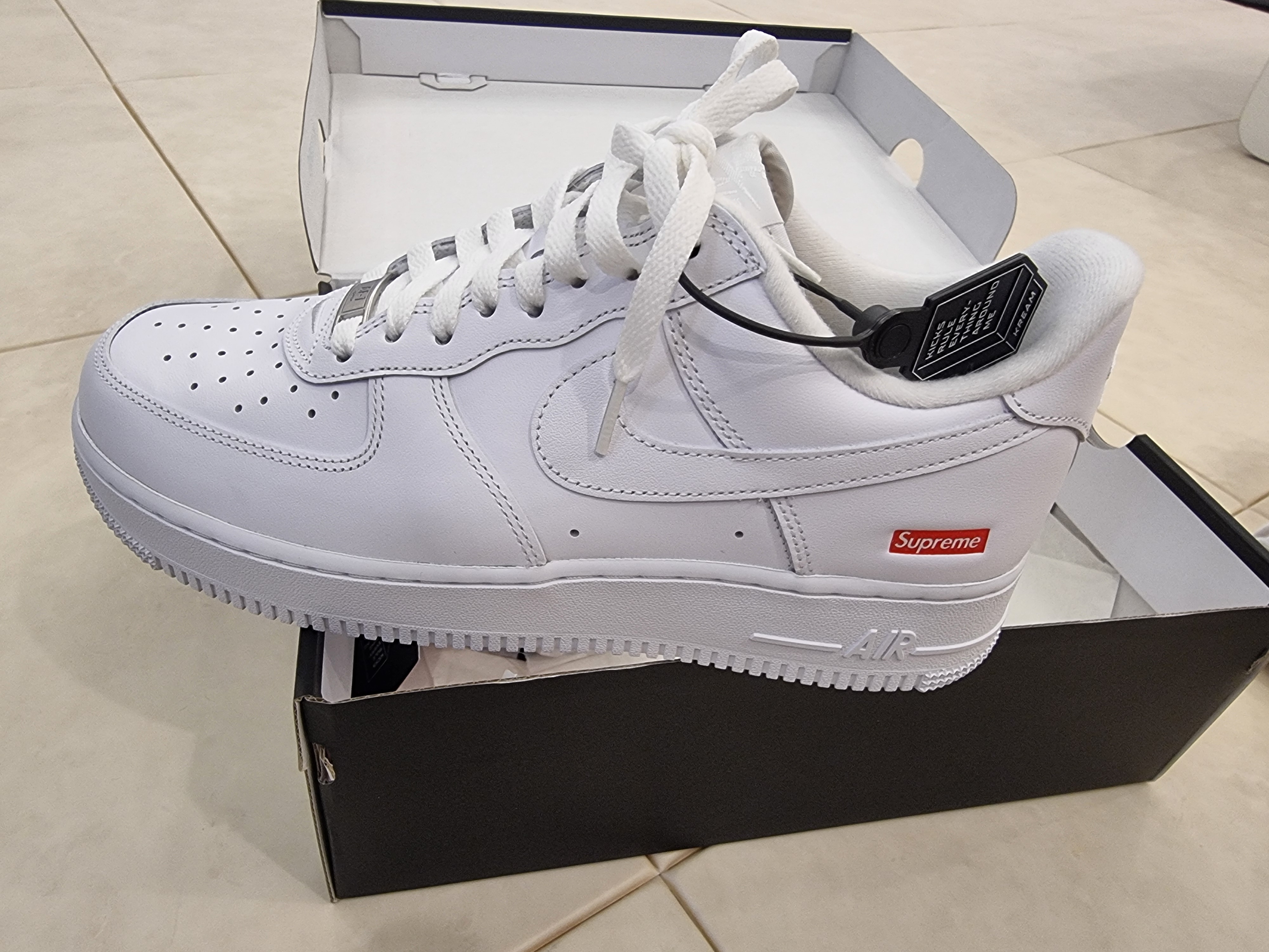 Nike x Supreme Air Force 1 Low White 착용 스타일