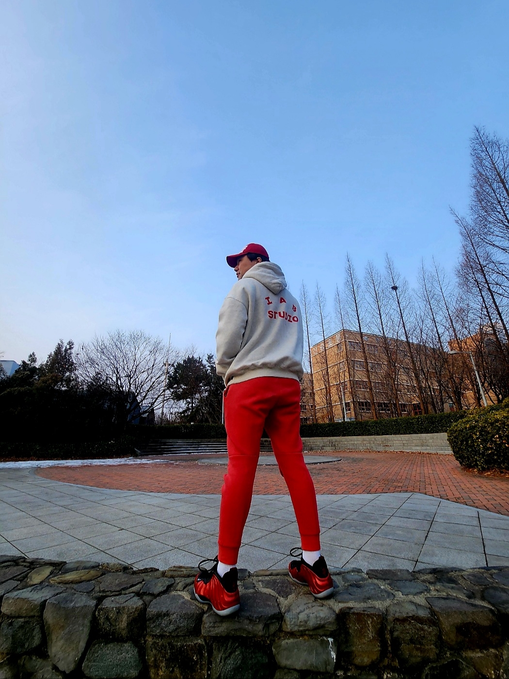 Kia Tigers x IAB Studio V12 Hoodie Ivory, Nike Air Foamposite One Metallic Red 착용 스타일