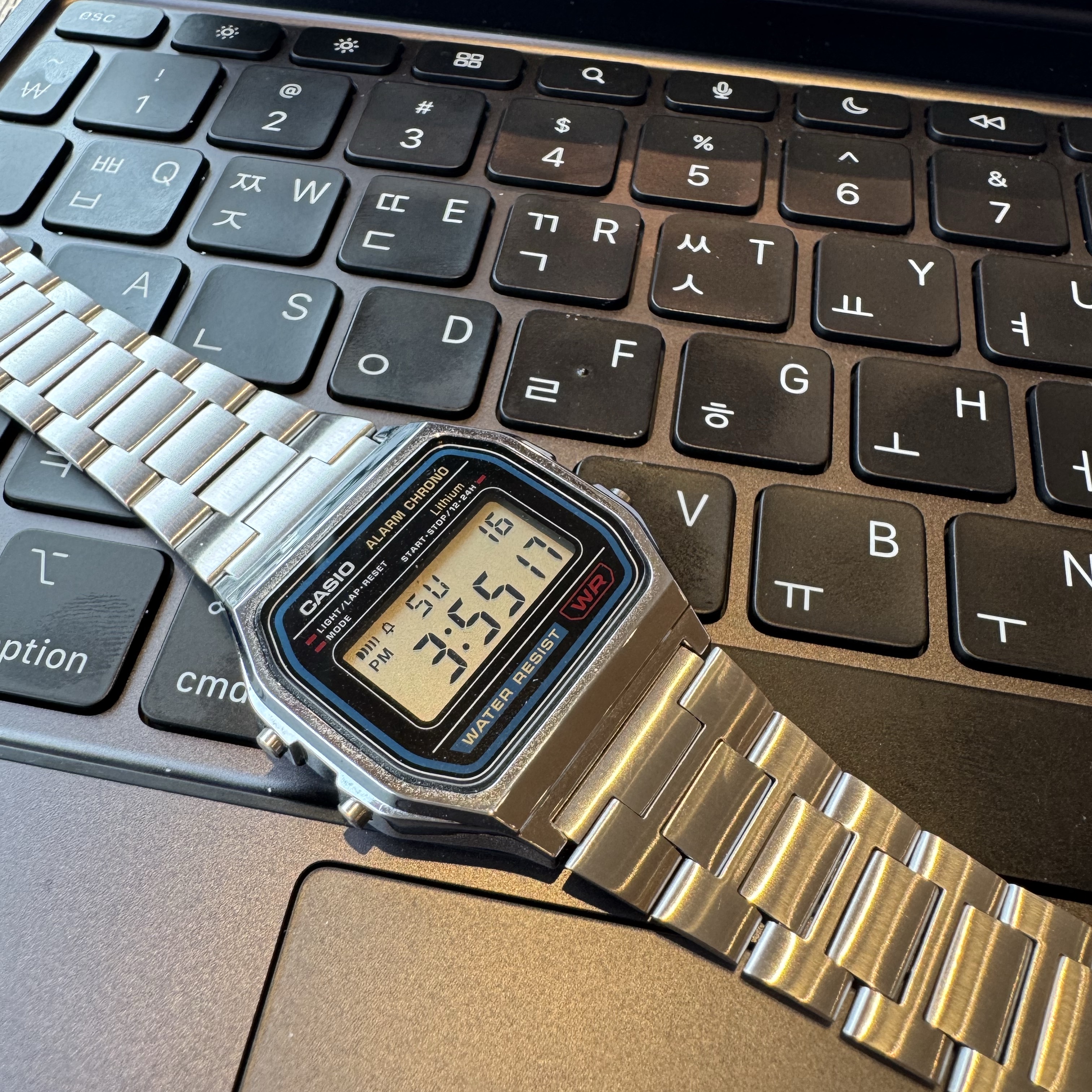 Casio A-158WA-1 착용 스타일