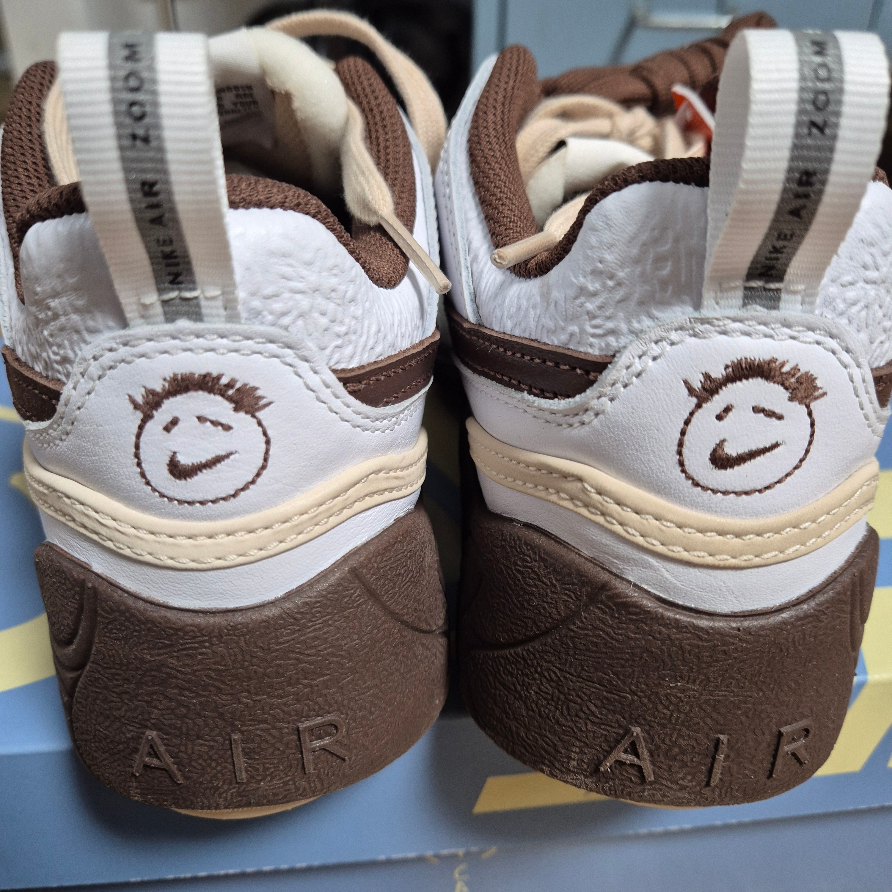 Nike x Travis Scott Zoom Field Jaxx White and Light Chocolate 착용 스타일