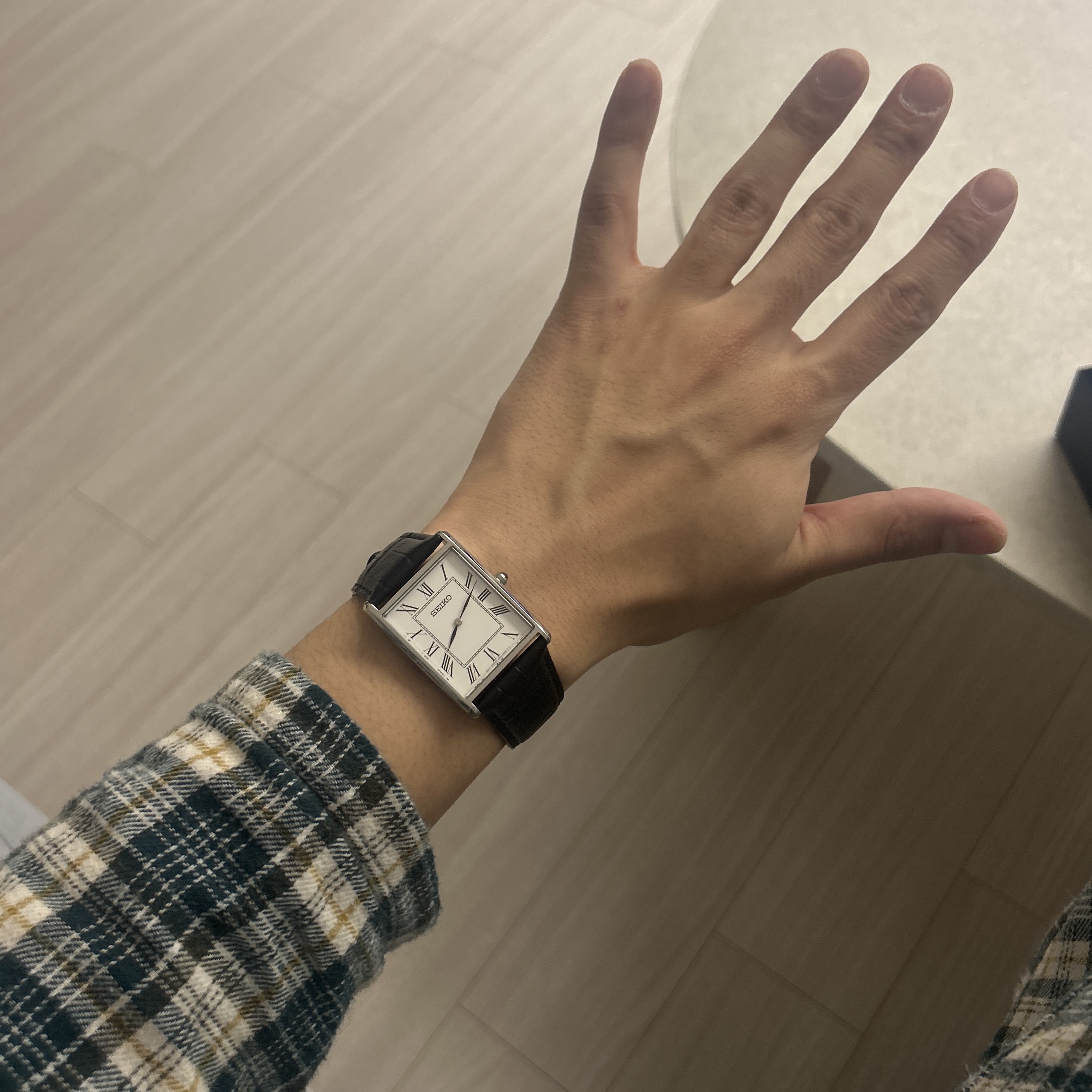 Seiko SWR049P1 28.4mm Black 착용 스타일