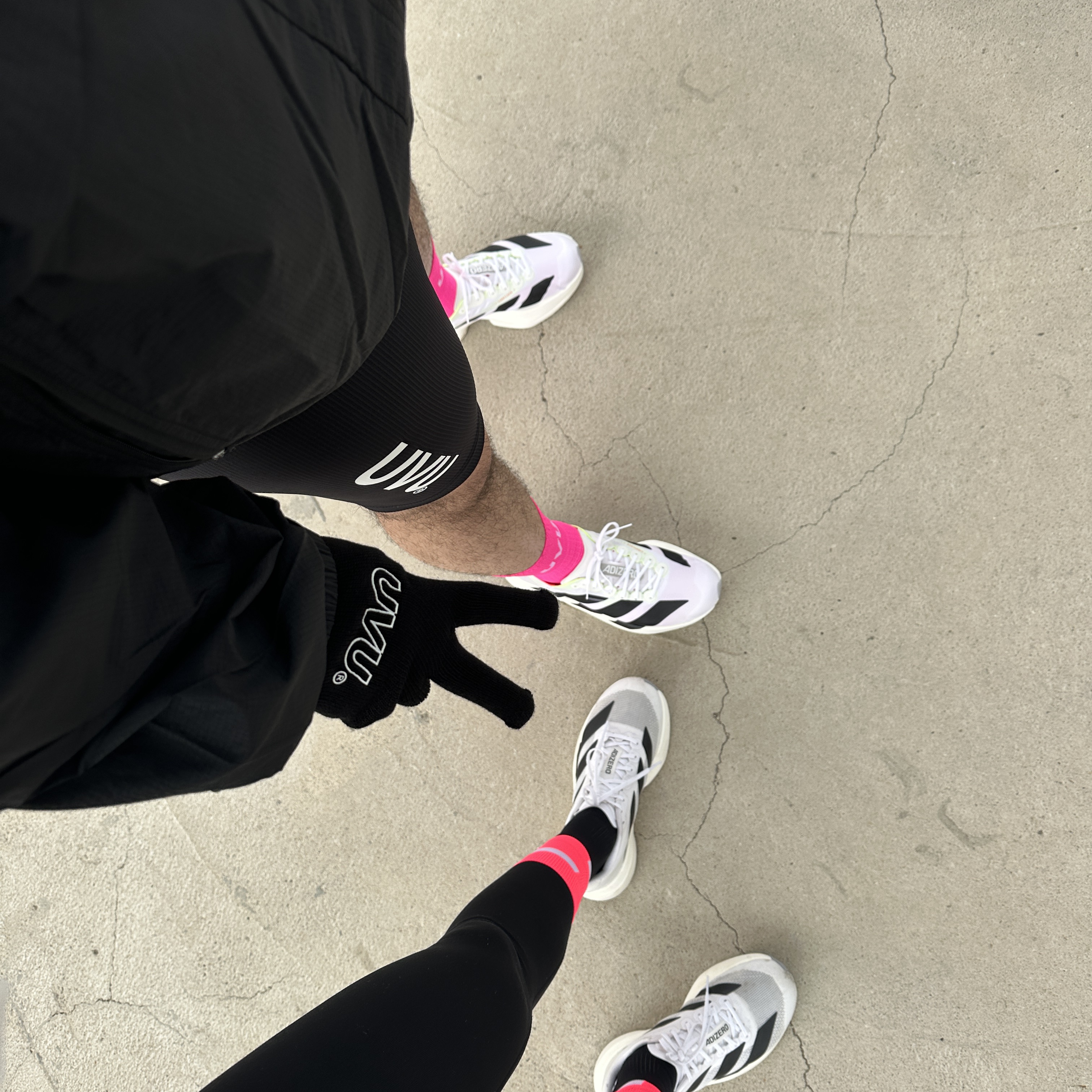 UVU Running Sock Pink, UVU Ultralight Windbreaker Black 착용 스타일 - 2