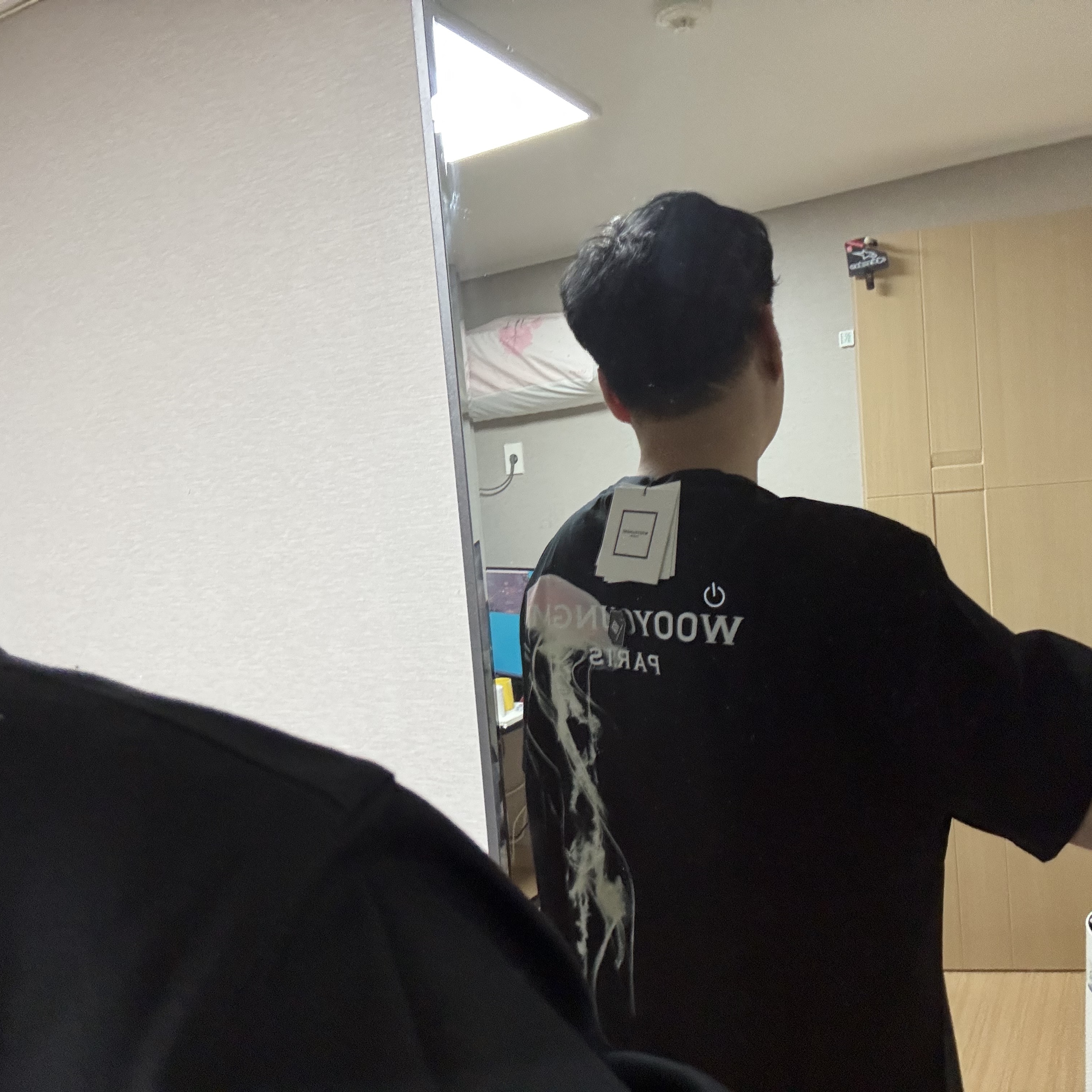 Wooyoungmi Luminous Jellyfish Back Logo T-Shirt Black - 24SS 착용 스타일