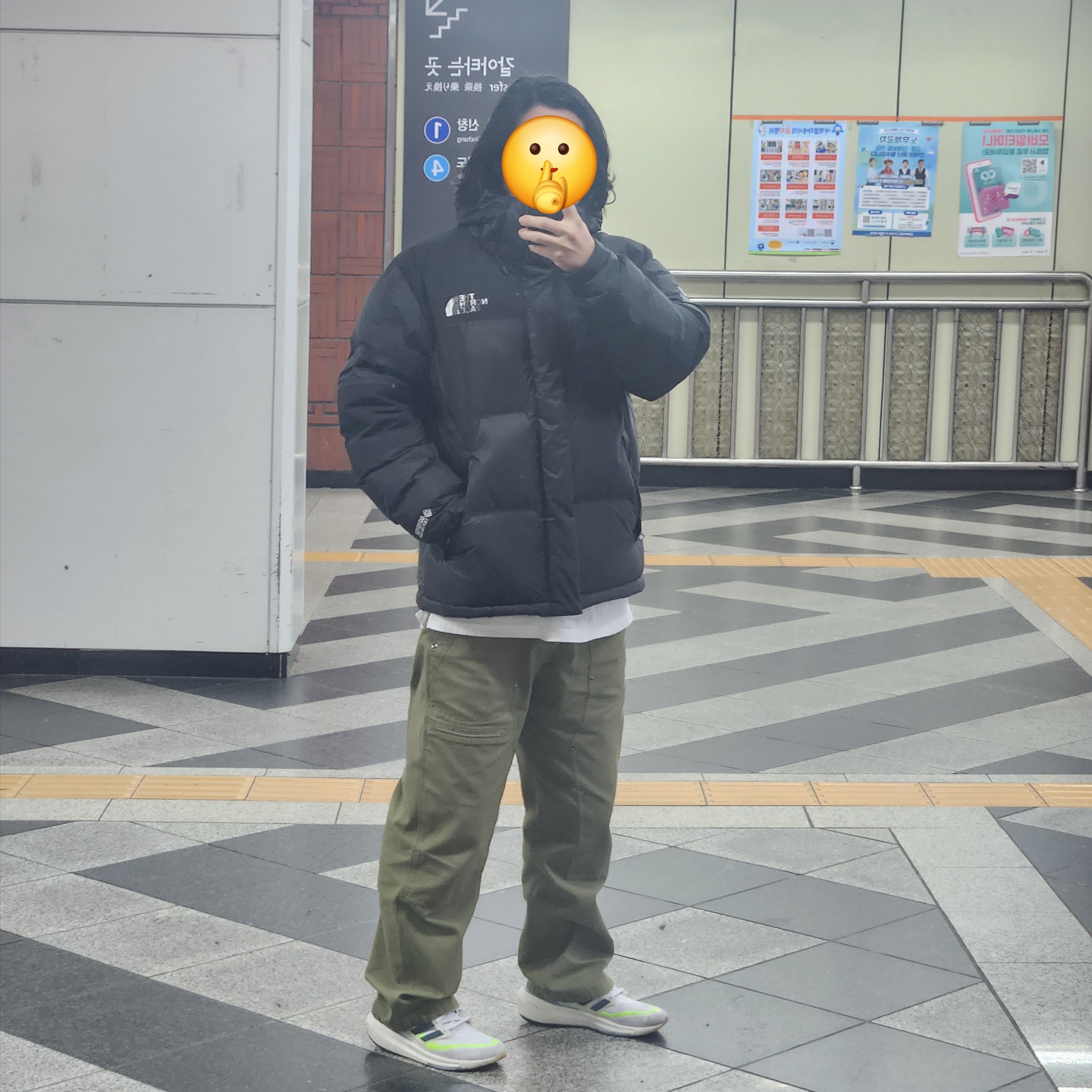 The North Face Him Down Parka Black, Yeezy Gap Engineered By Balenciaga Dove Long Sleeve T-Shirt White 착용 스타일