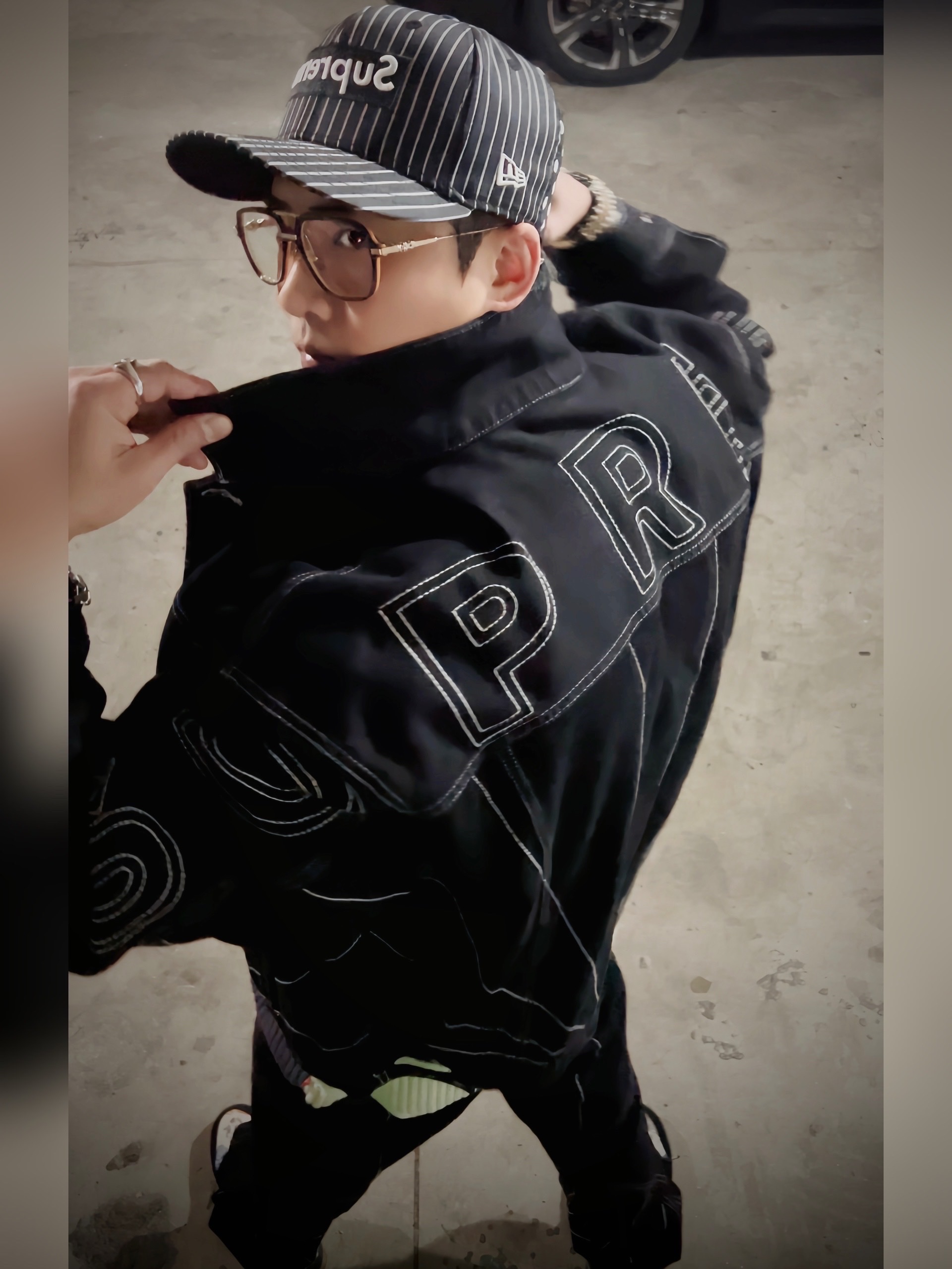 Vans x Comme des Garcons Shirt x Supreme Era Pinstripe Black, Chrome Hearts Thirst Trap Blue Hour 착용 스타일 - 3