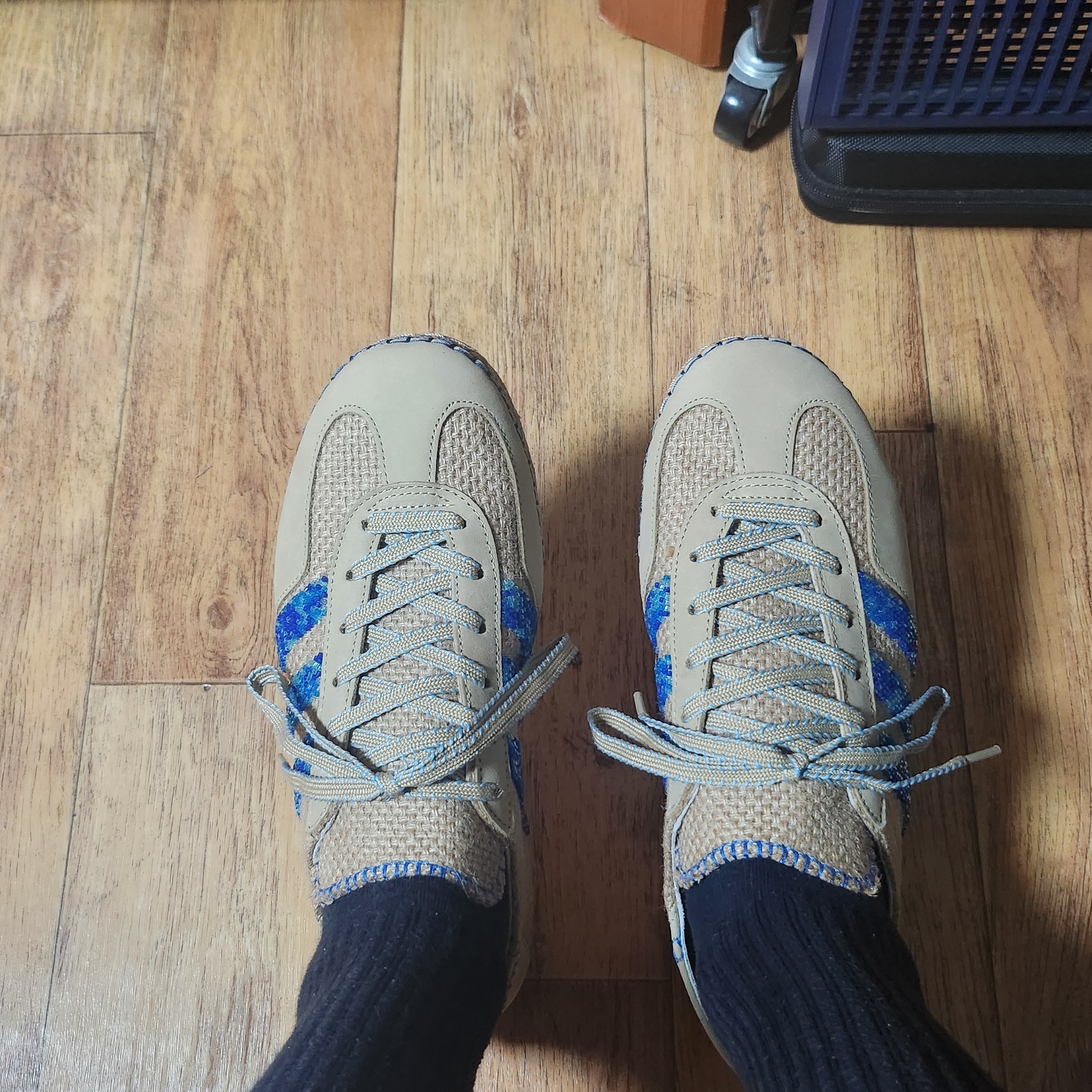 Adidas x Clot Gazelle Linen Khaki Light Blue 착용 스타일 - 2