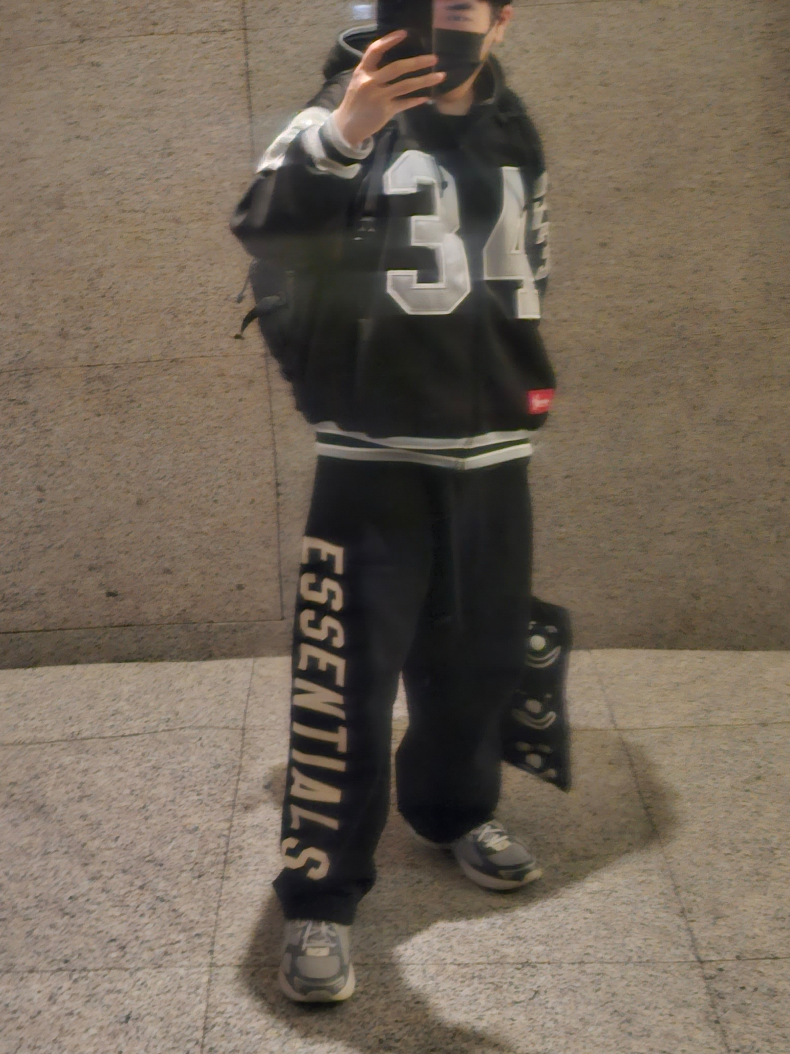 Supreme Football Zip Up Hooded Sweatshirt Black - 24SS, Essentials Fleece Relaxed Sweatpant Black - 24FW 착용 스타일 - 1