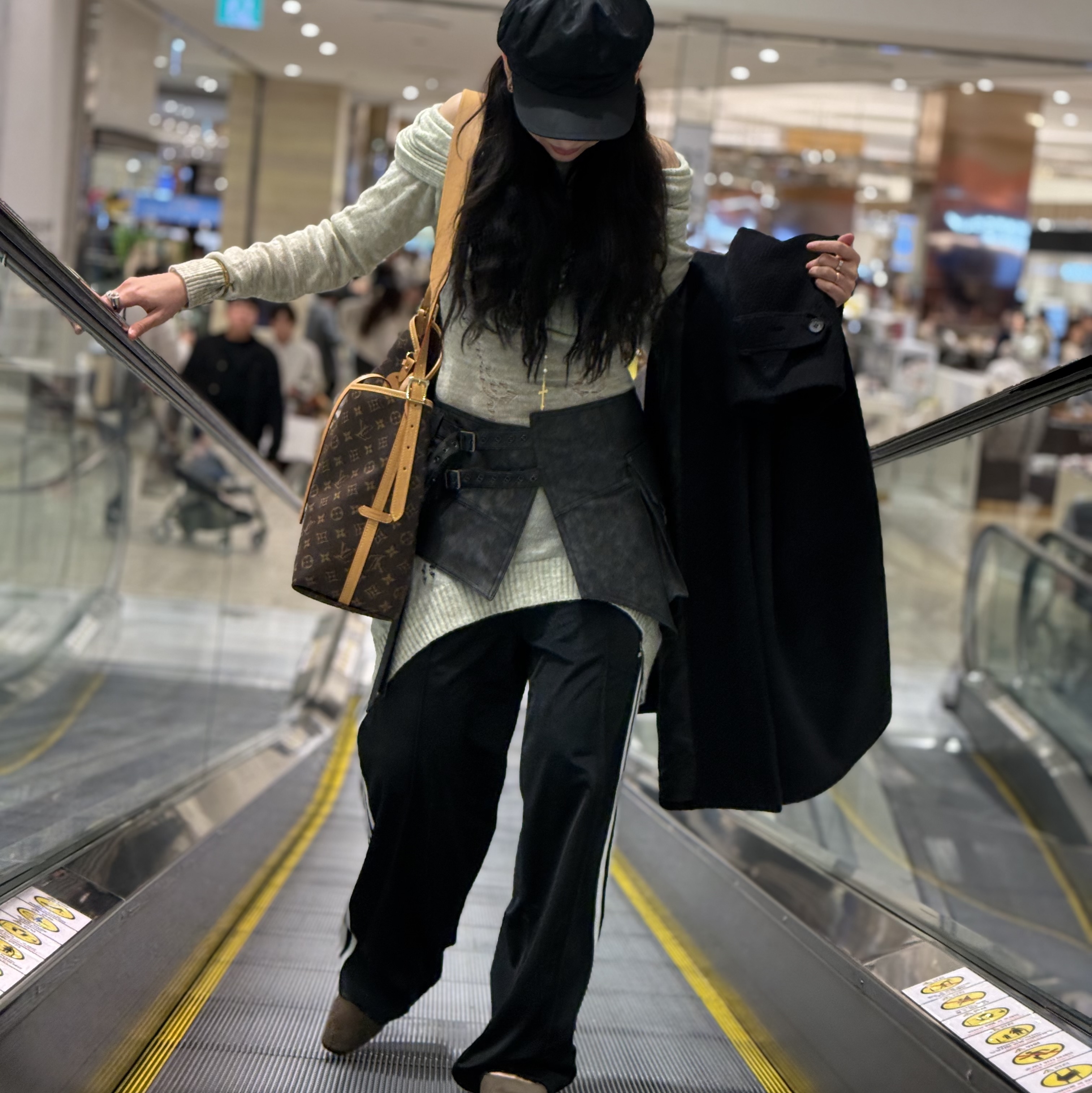 (W) Adidas Originals Firebird Loose Track Pants Black - KR Sizing, Louis Vuitton Carryall MM Monogram 착용 스타일
