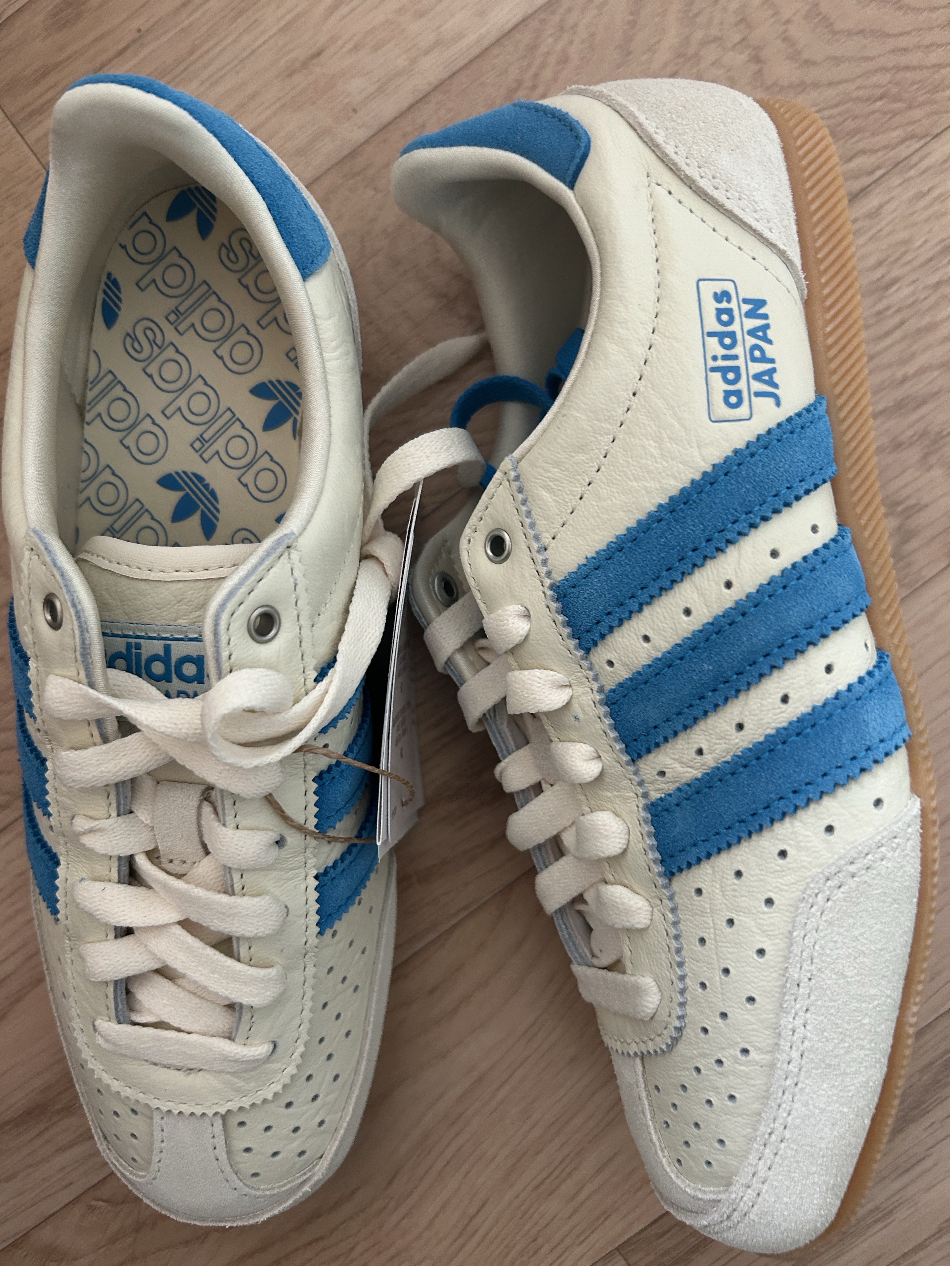 (W) Adidas Japan Cream White Blue 착용 스타일