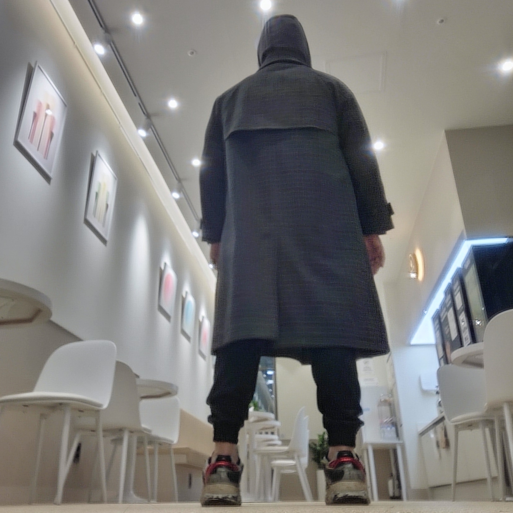 Maison Margiela Fusion Low Top Sneakers Black White Red, Juun.J Wool Blended Cargo Jogger Pants Black - 22SS 착용 스타일 - 2