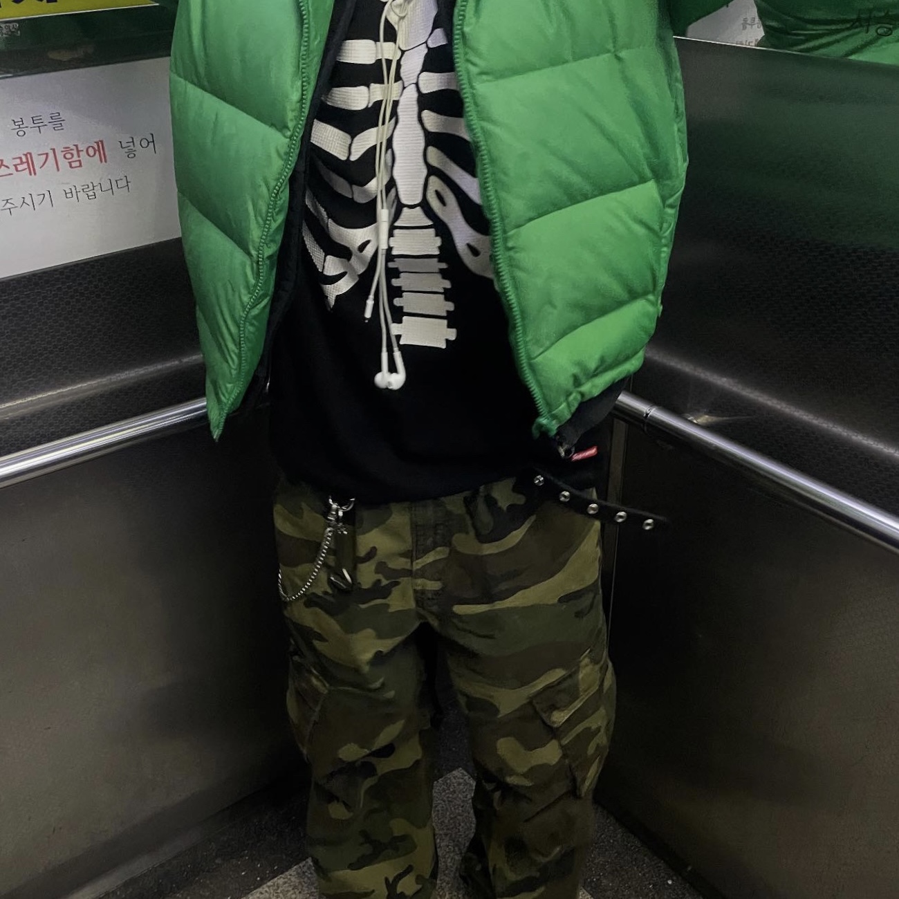 Supreme Hanes Bones Thermal Crew Black (1 Pack), Supreme Bottle Opener Keychain Silver - 24FW 착용 스타일 - 2
