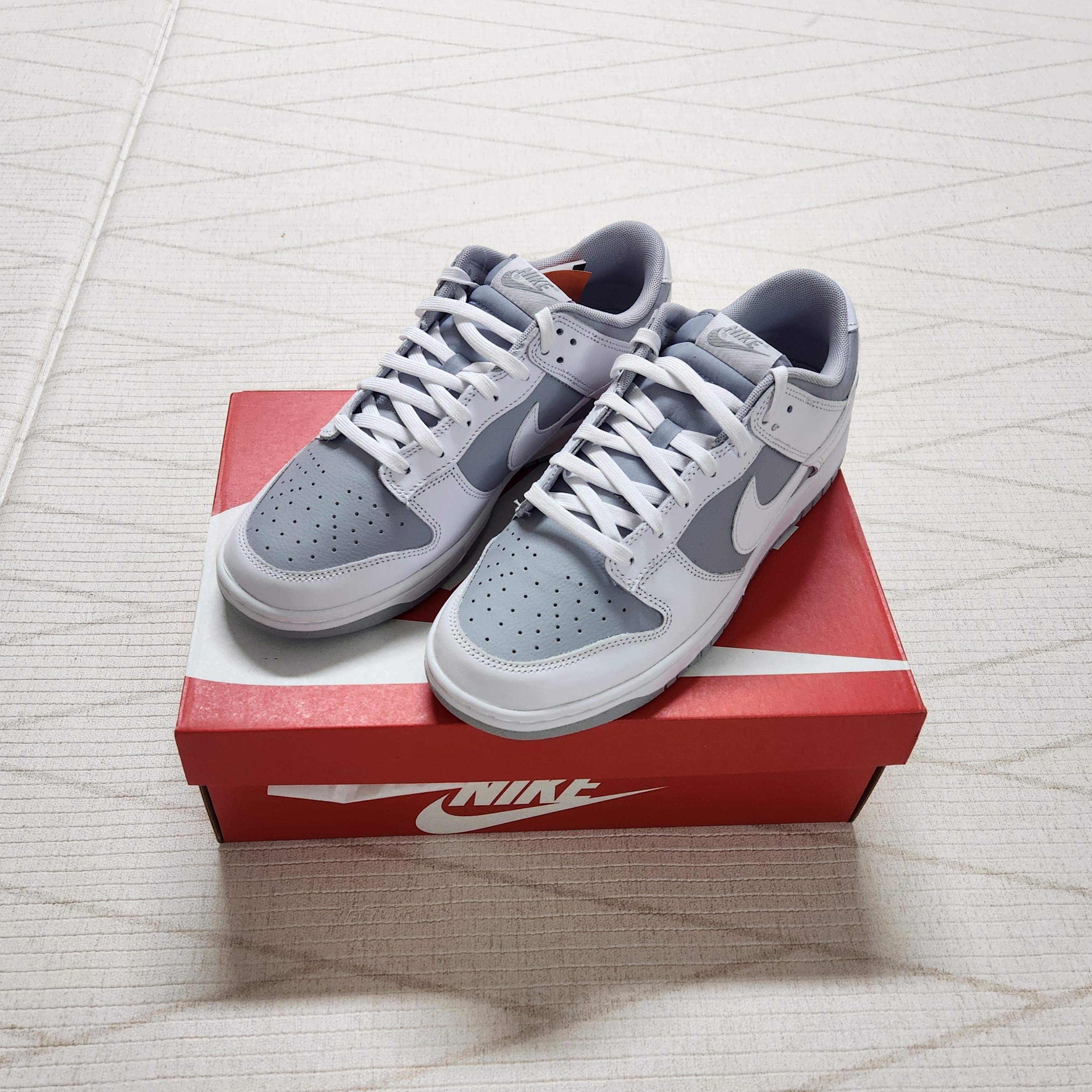 Nike Dunk Low Retro White Neutral Grey 착용 스타일 - 1