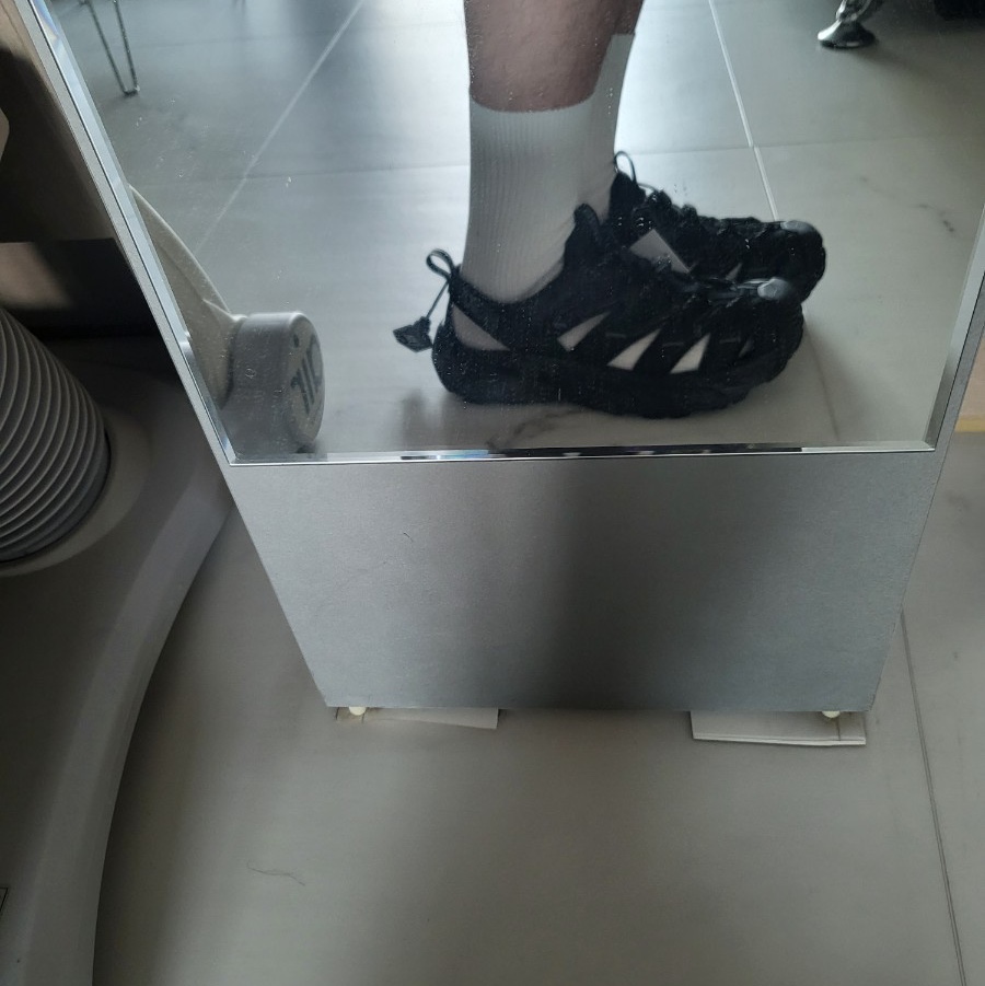 Hoka Hopara Black Castle Rock 착용 스타일
