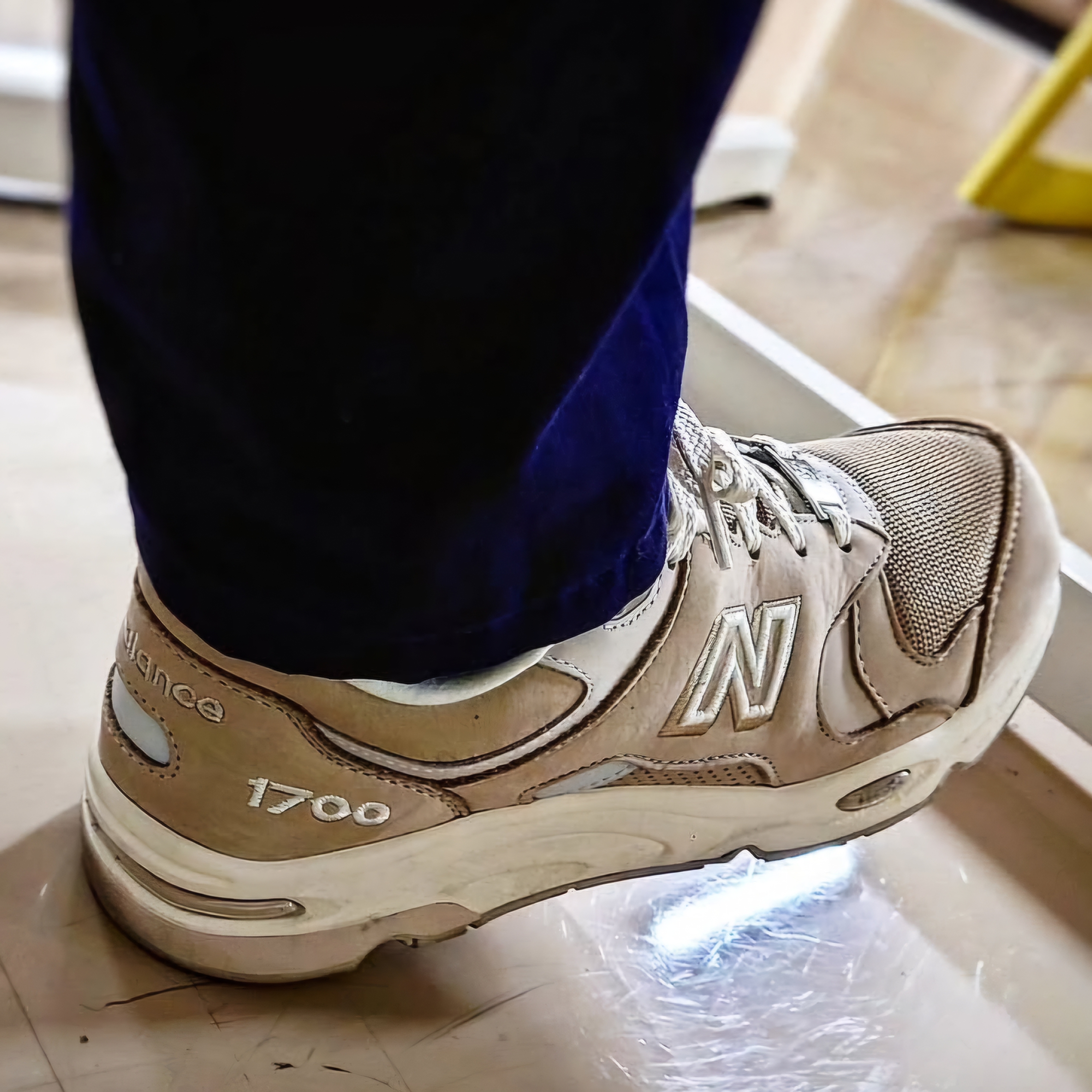 New Balance x Beauty & Youth 1700 Navy 착용 스타일