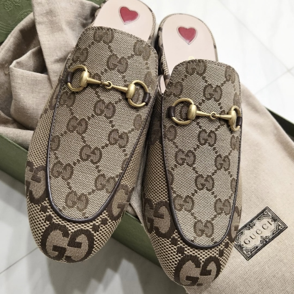 (W) Gucci Jumbo GG Princetown Slipper Camel Ebony 착용 스타일 - 2