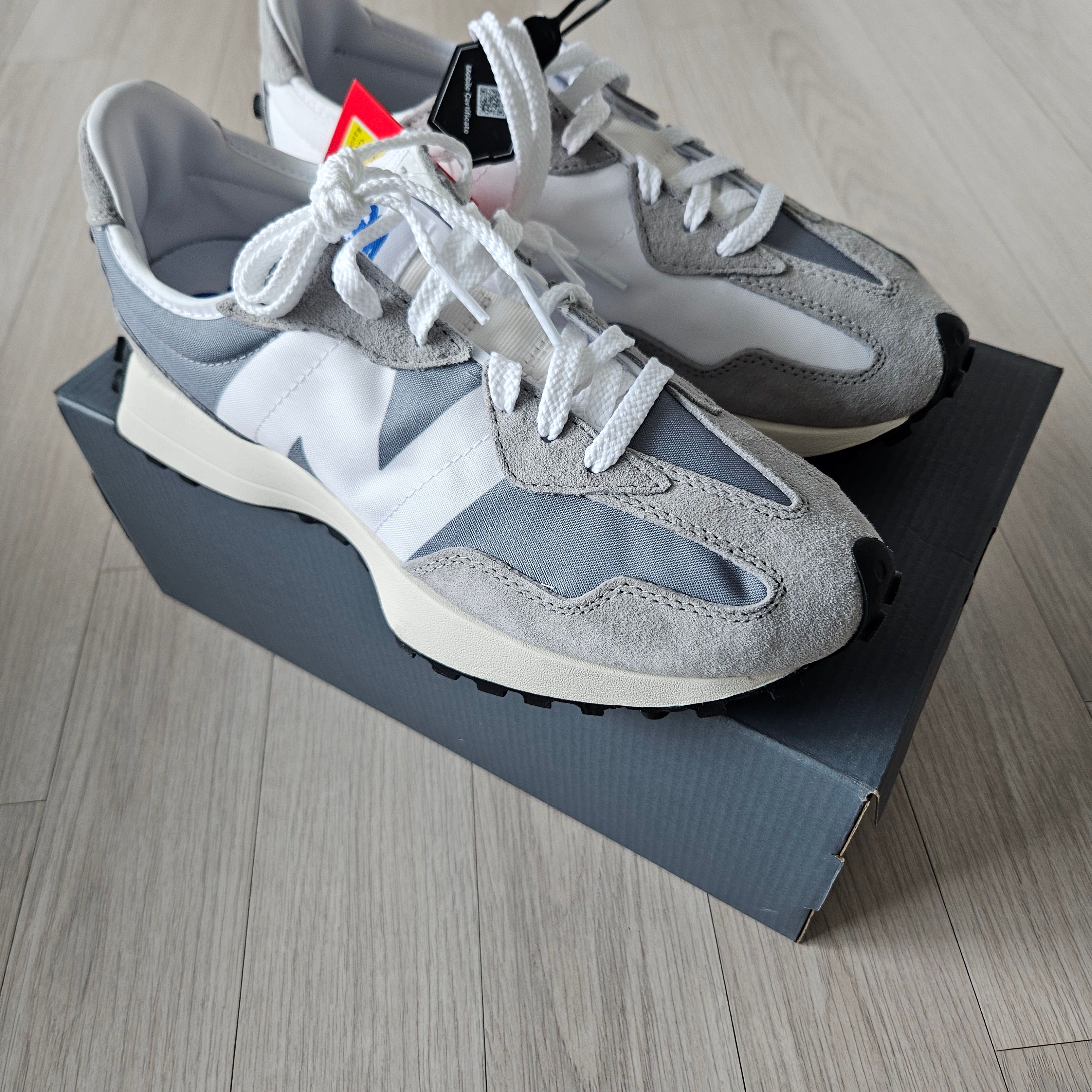 New Balance 327 Grey 착용 스타일 - 2