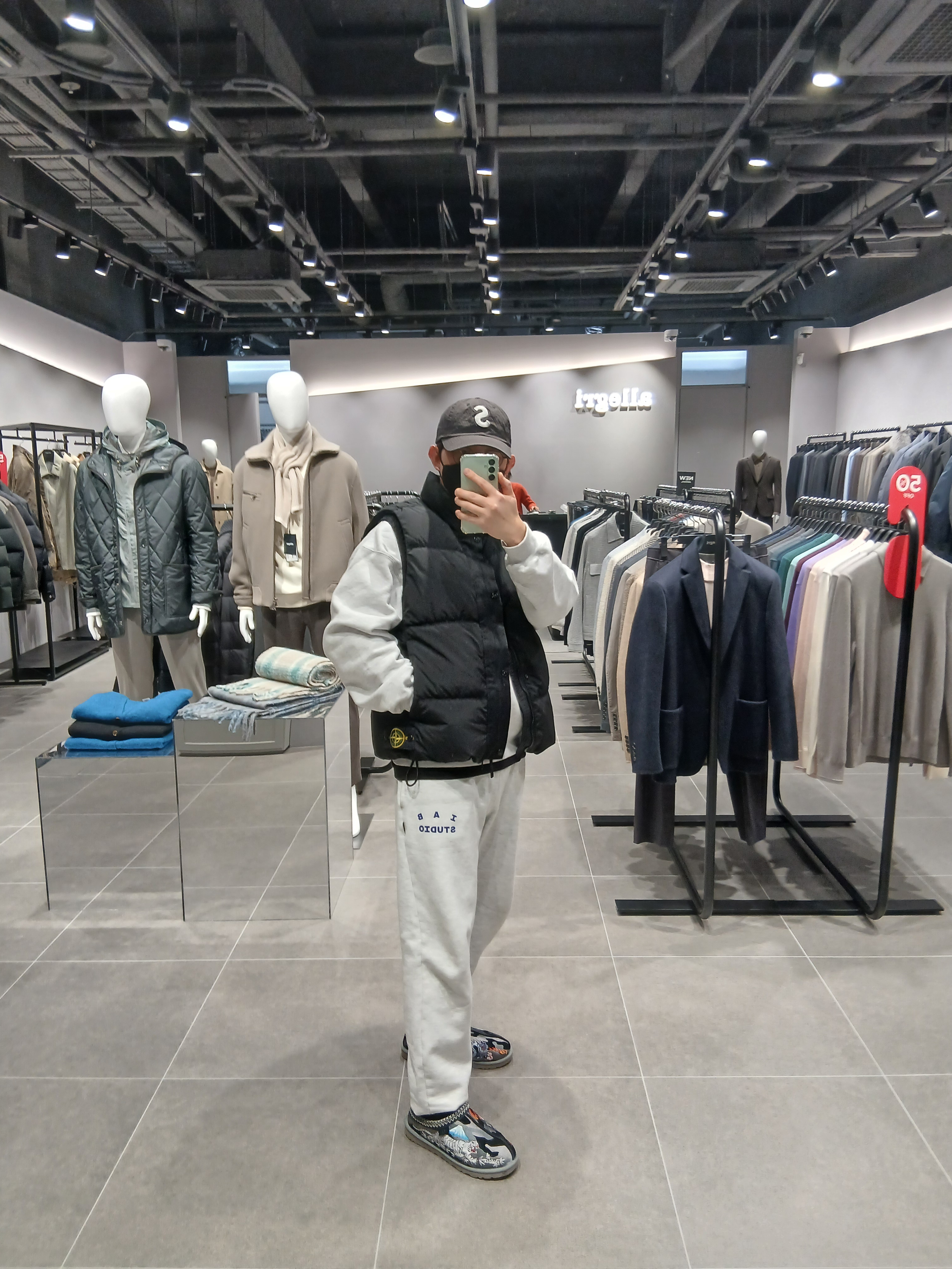 Supreme Cordura Ripstop S Logo 6-Panel Black - 23SS, IAB Studio Sweatshirt Light Gray - 23FW 착용 스타일 - 2