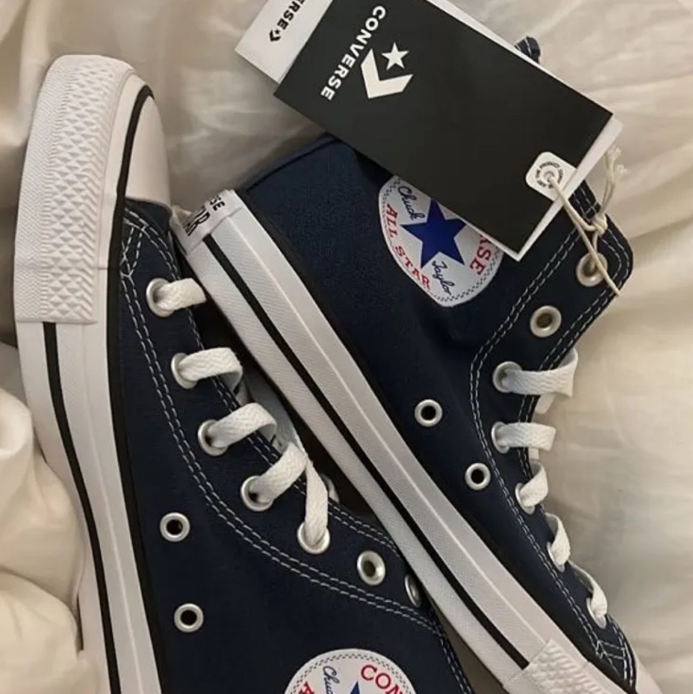 Converse Chuck Taylor All Star Hi Classic Navy 착용 스타일 - 1