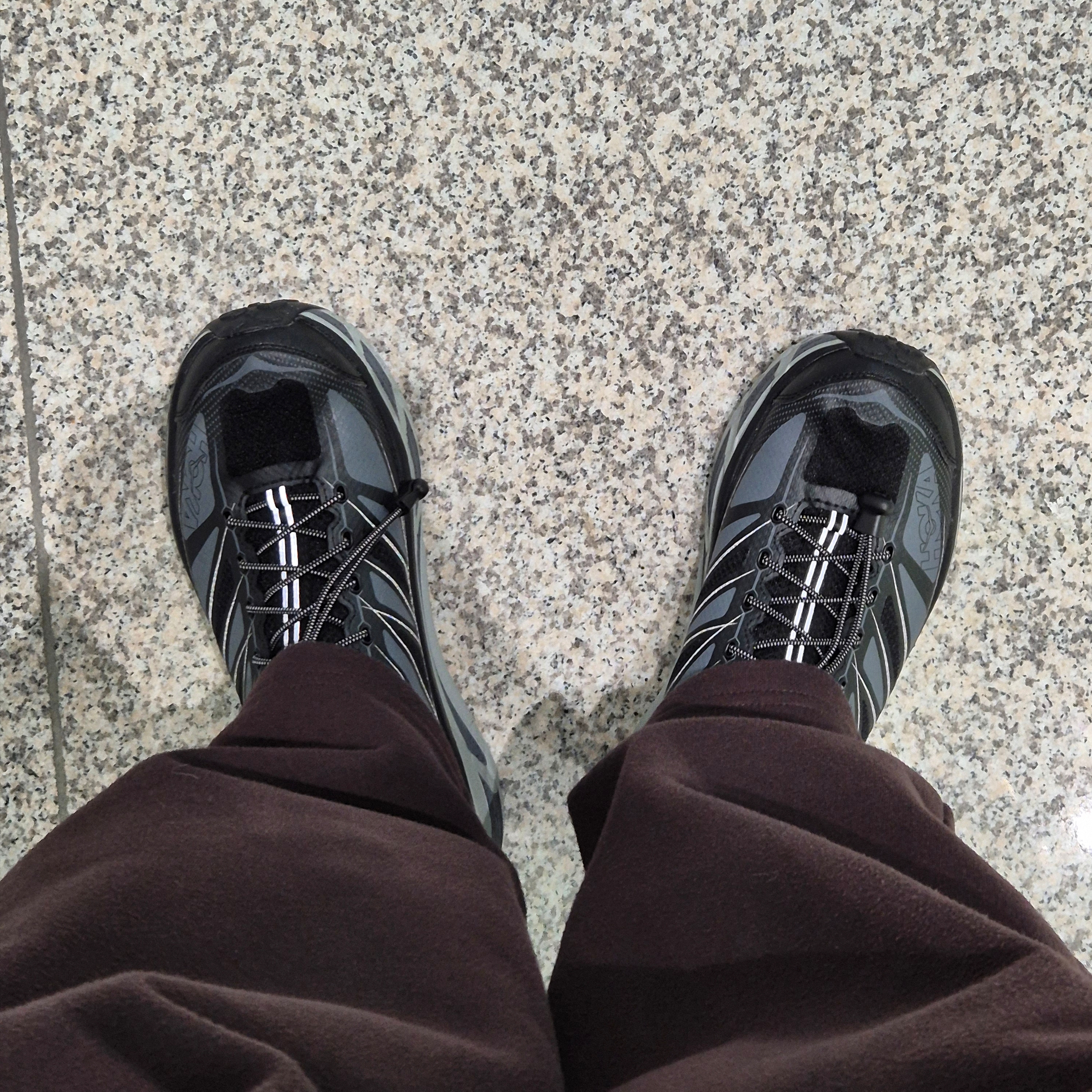 Hoka Mafate Speed 2 Black Castlerock 착용 스타일