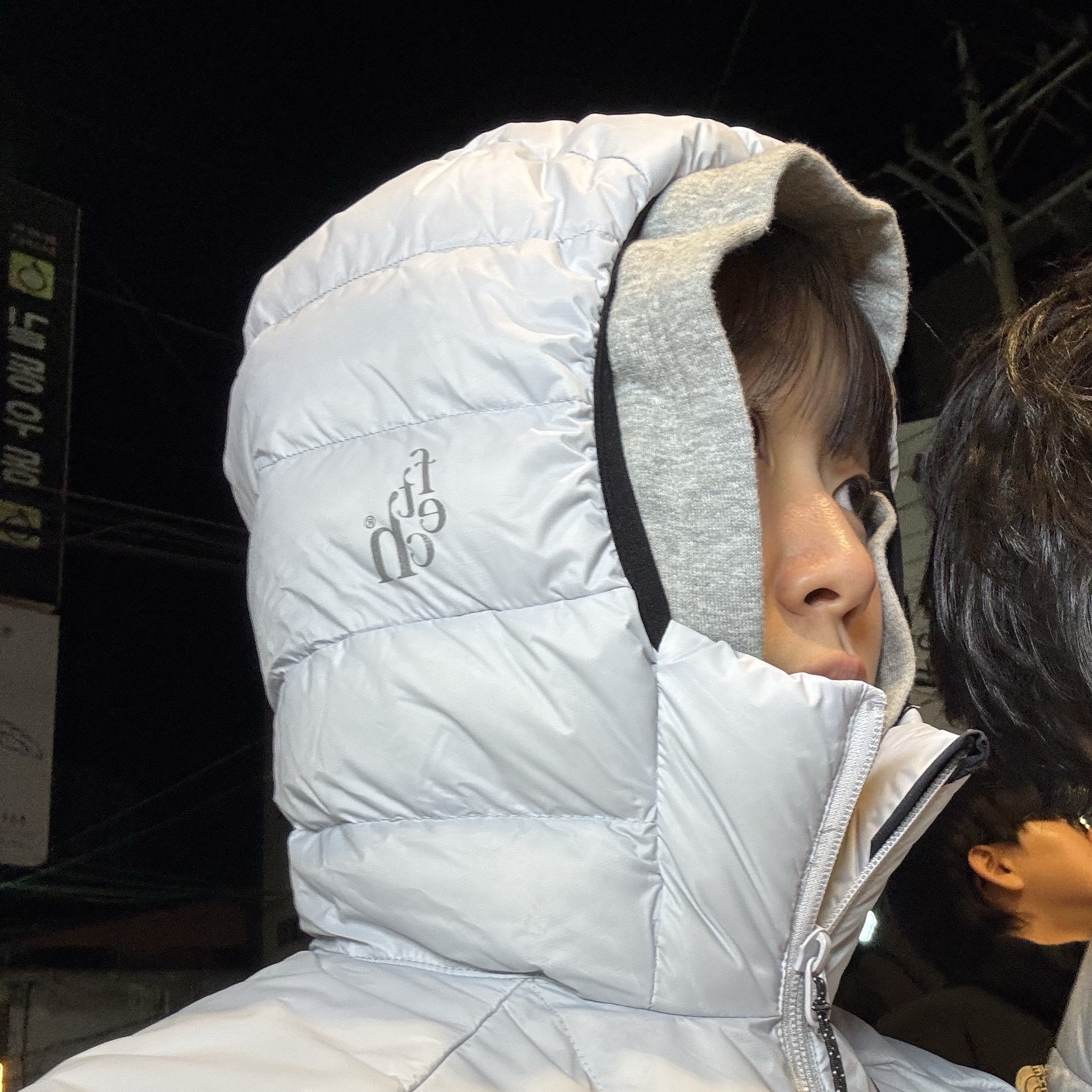 True Religion x Fetch Challenger Jacket Black, Subu Packable Exclusive Cream Snow Dot 착용 스타일 - 3