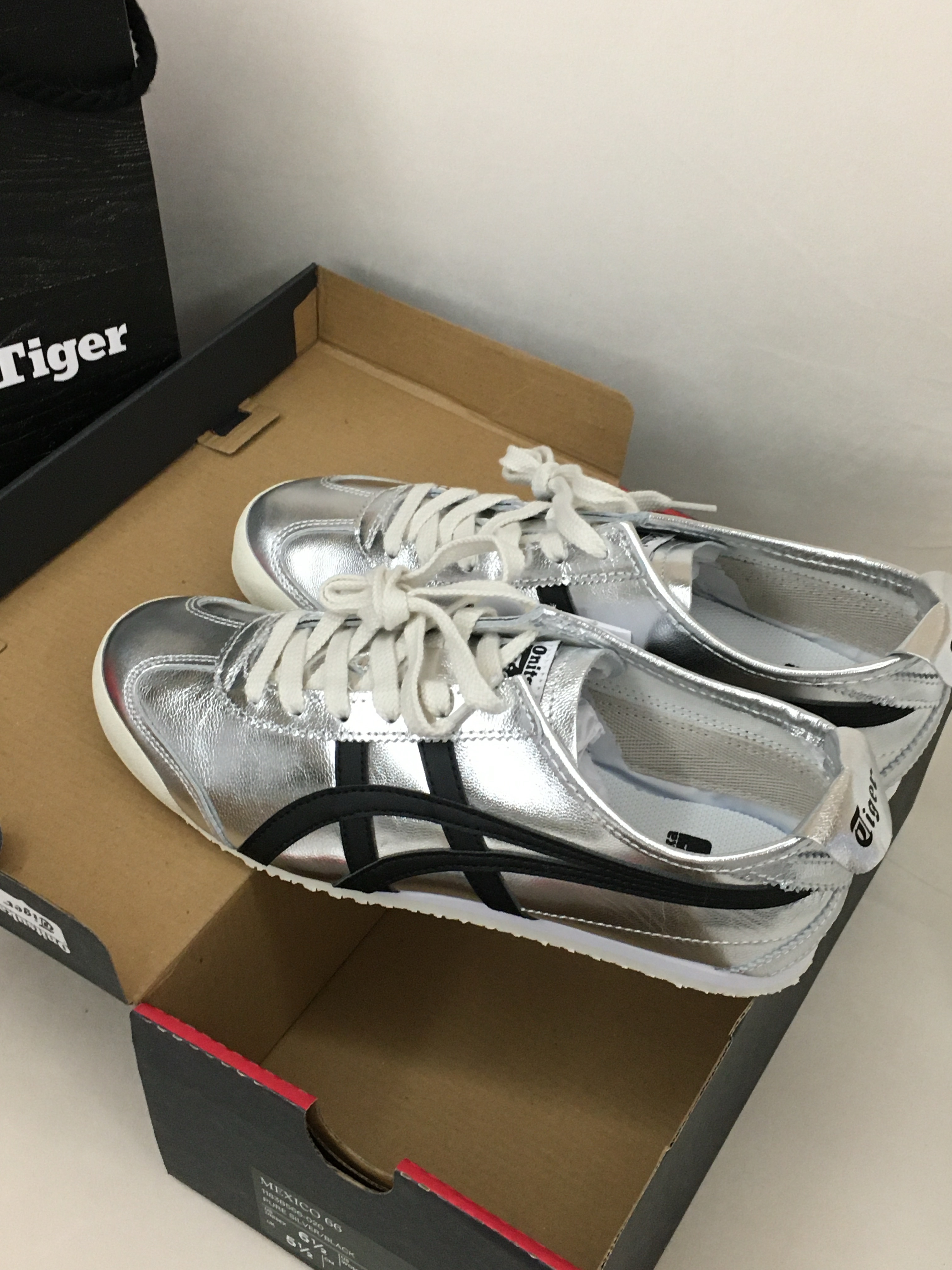 Onitsuka Tiger Mexico 66 Pure Silver Black, Onitsuka Tiger Mexico 66 Yellow Black 착용 스타일 - 3