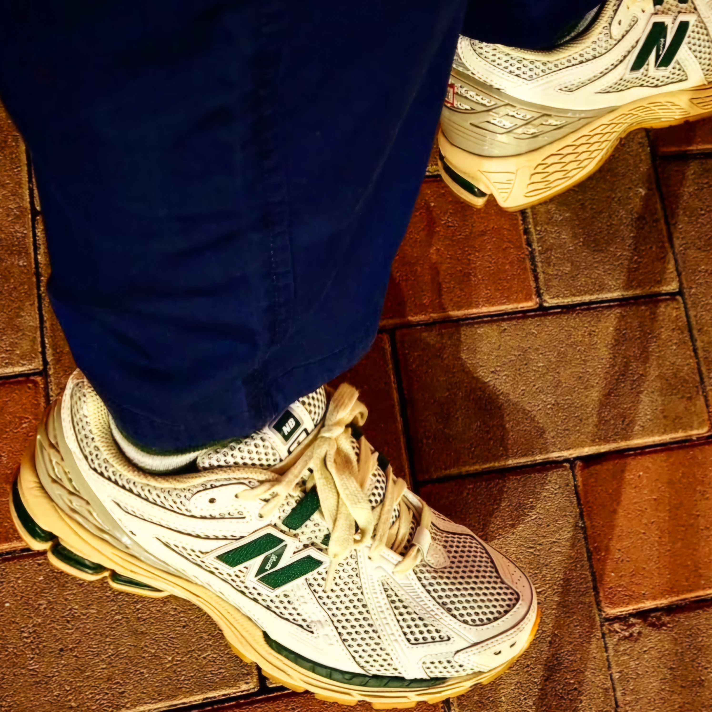 New Balance 1906R Silver Green 착용 스타일