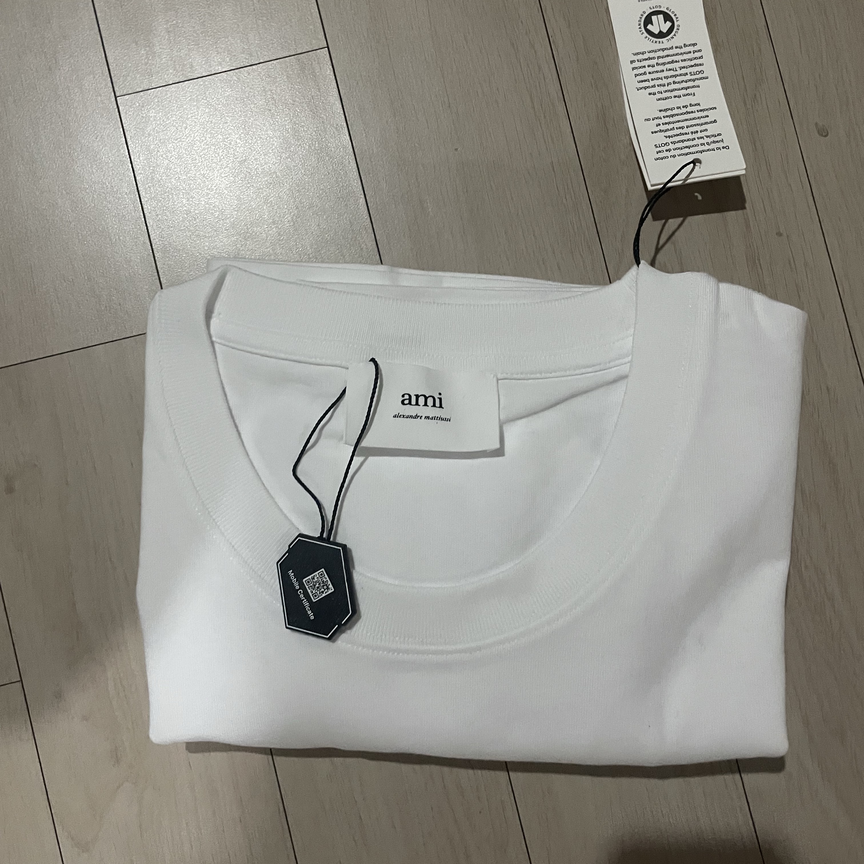 AMI de Coeur Boxy Fit T-Shirt White 착용 스타일